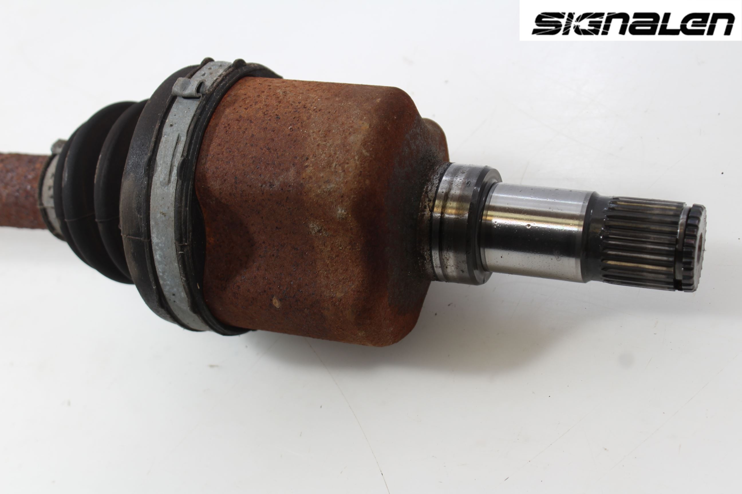 Volvo V70 08-13 Drivaxel Fram Vänster