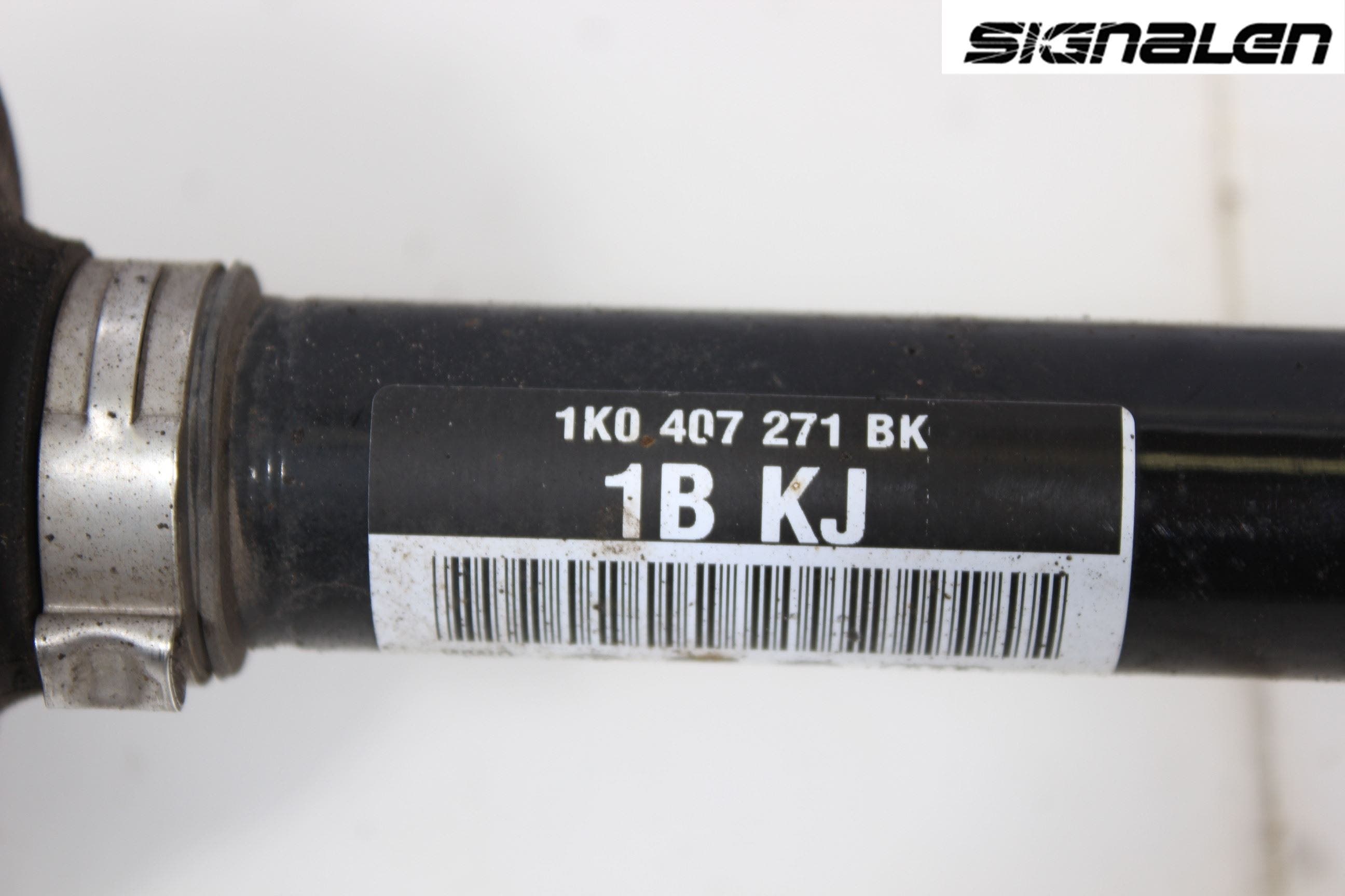 Volkswagen VW GOLF SPORTSVAN 15-20 Drivaxel Fram Vänster