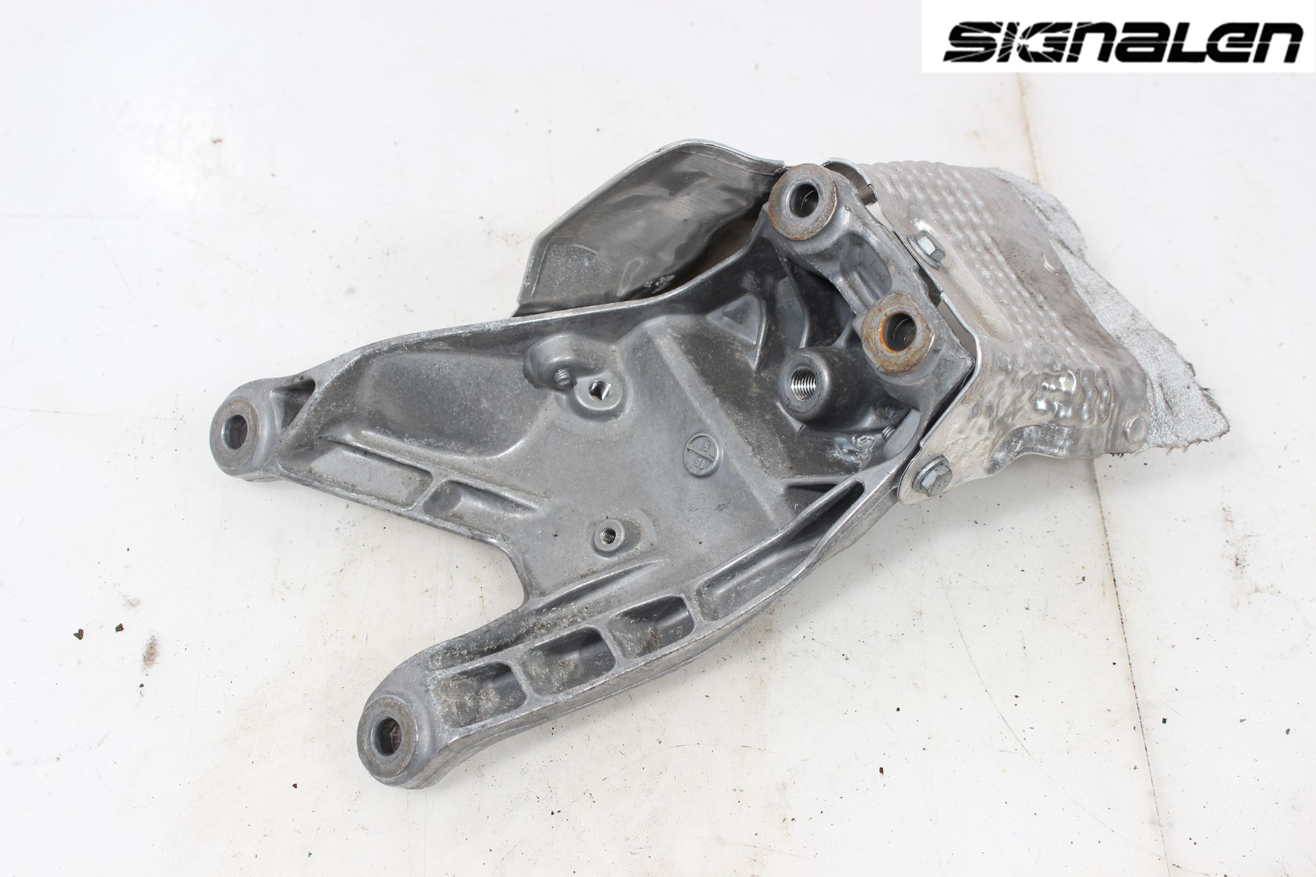 Audi A4 12-15 Motorfäste