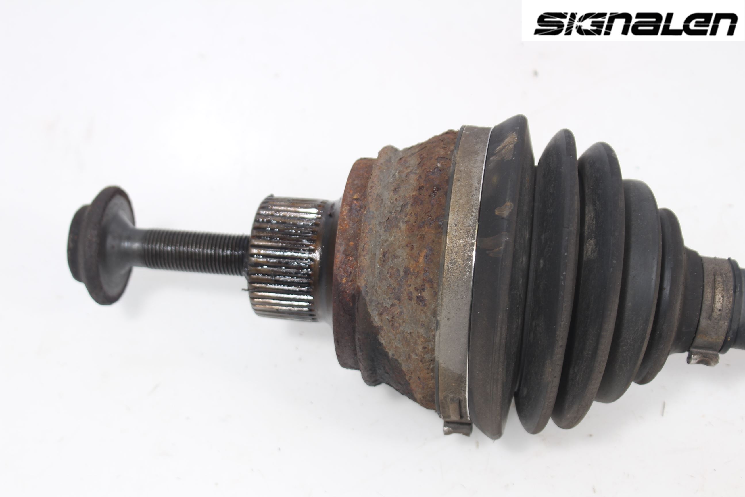 Audi A4/S4 08-11 Drivaxel Fram Vänster