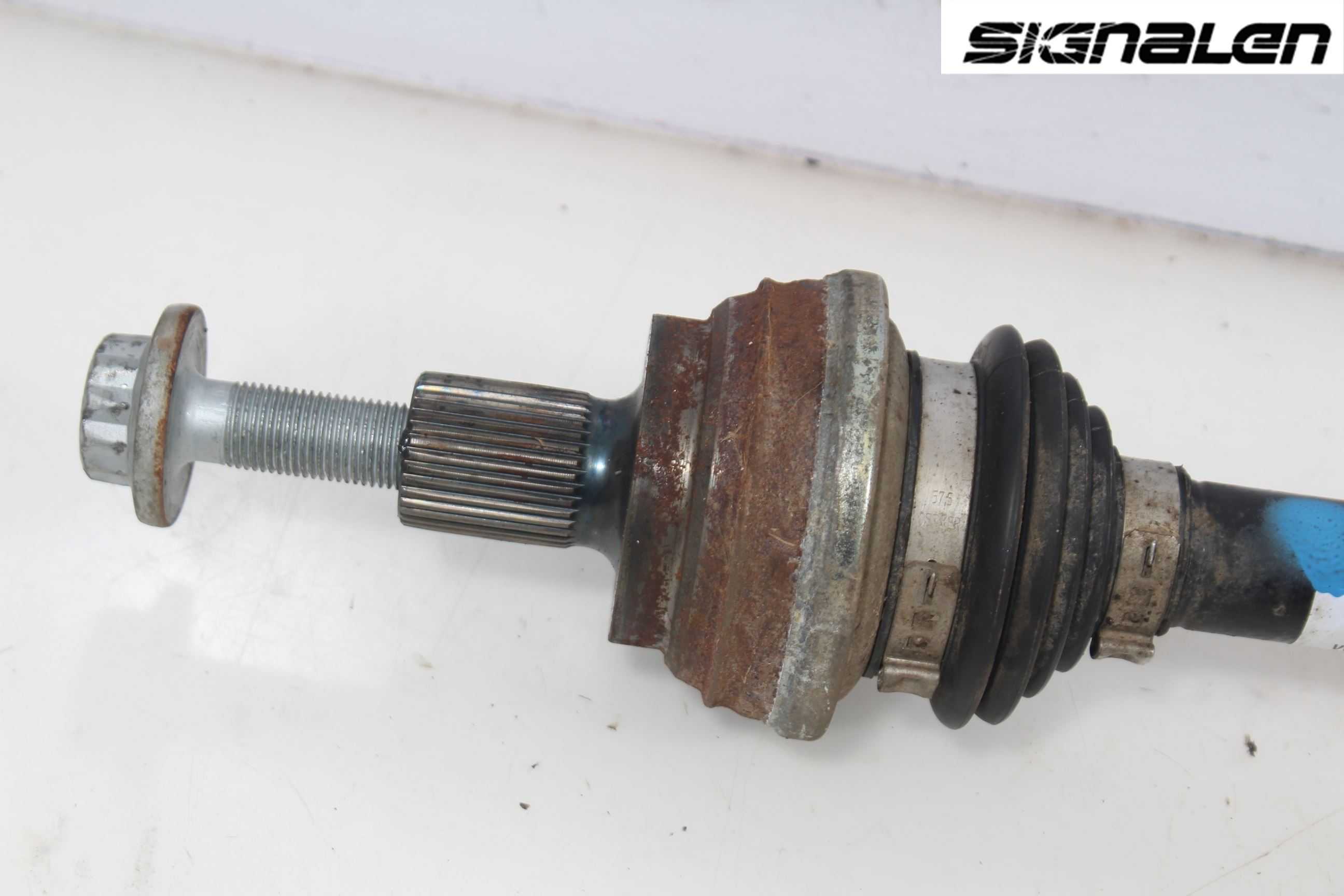 Volkswagen VW TIGUAN 16-24 Drivaxel Bak Höger