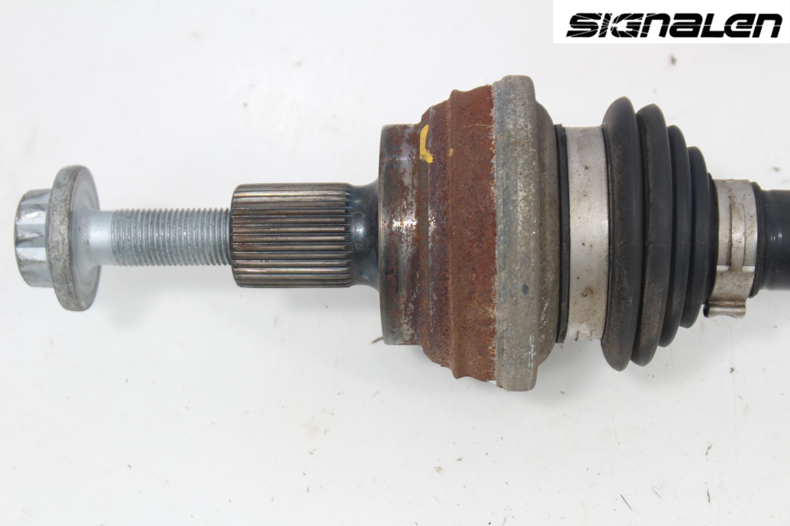 Volkswagen VW TIGUAN 16-24 Drivaxel Bak Vänster