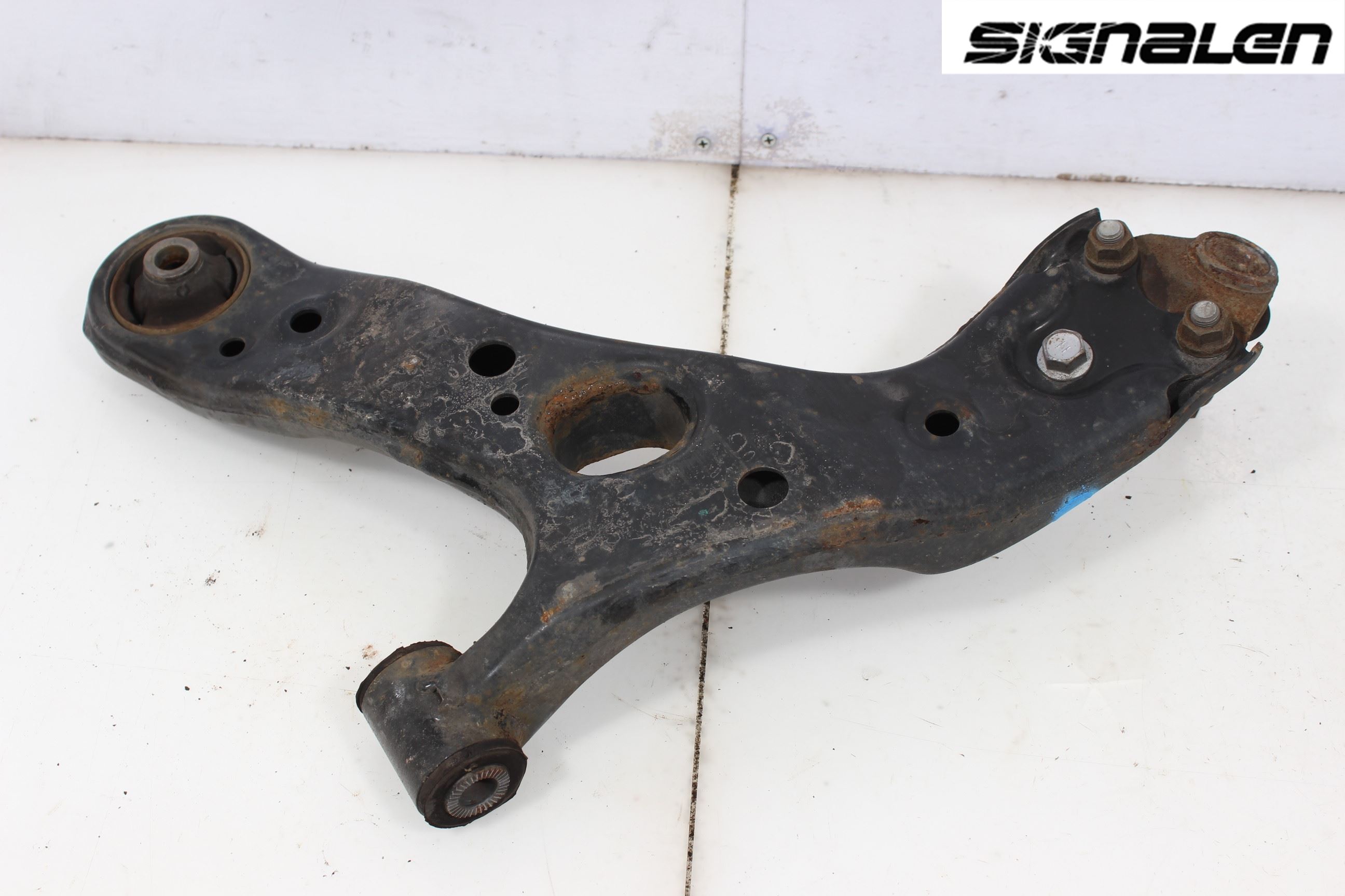 Toyota AURIS 13-19 Bärarm Fram Undre Hö