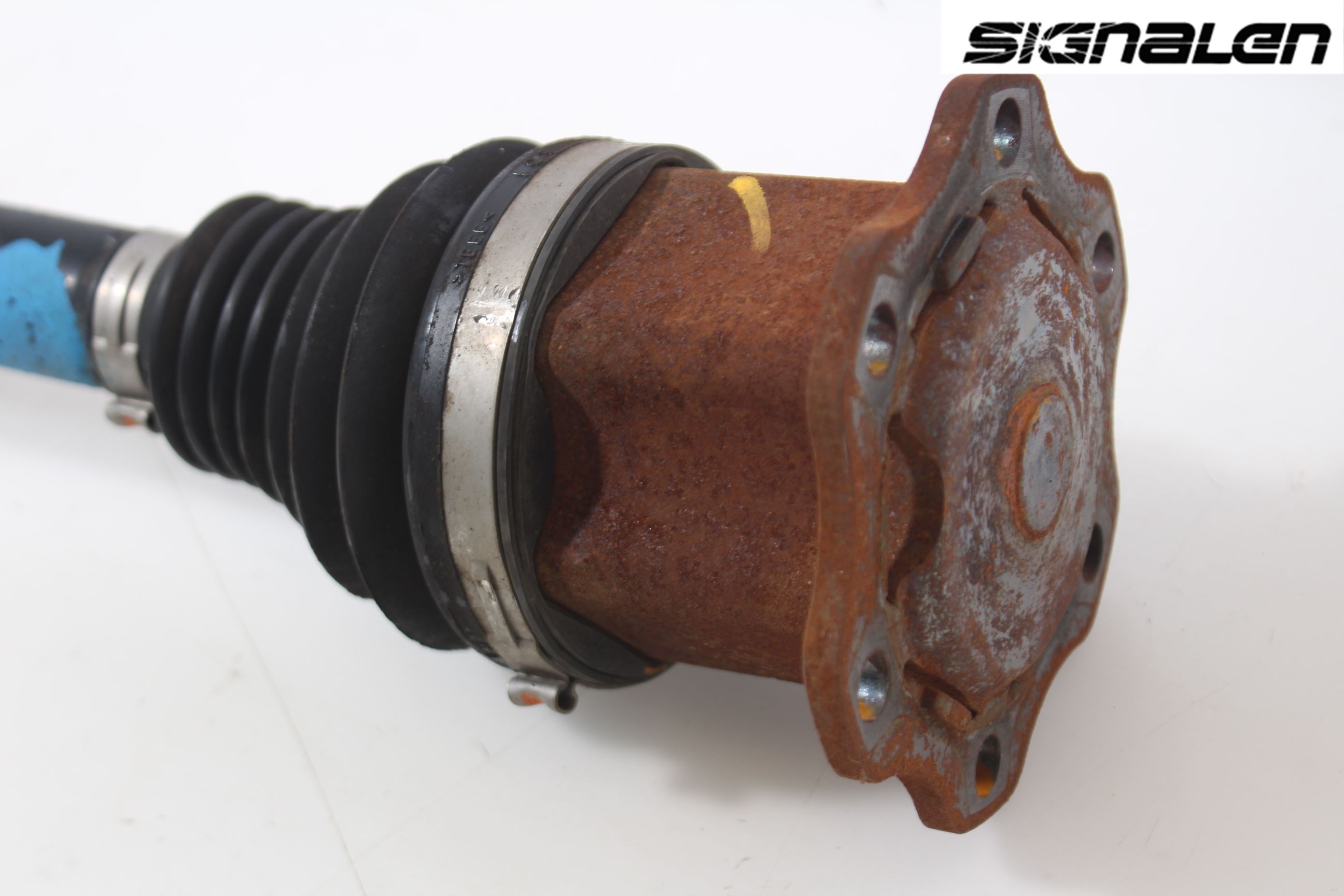 Audi A4 12-15 Drivaxel Fram Höger
