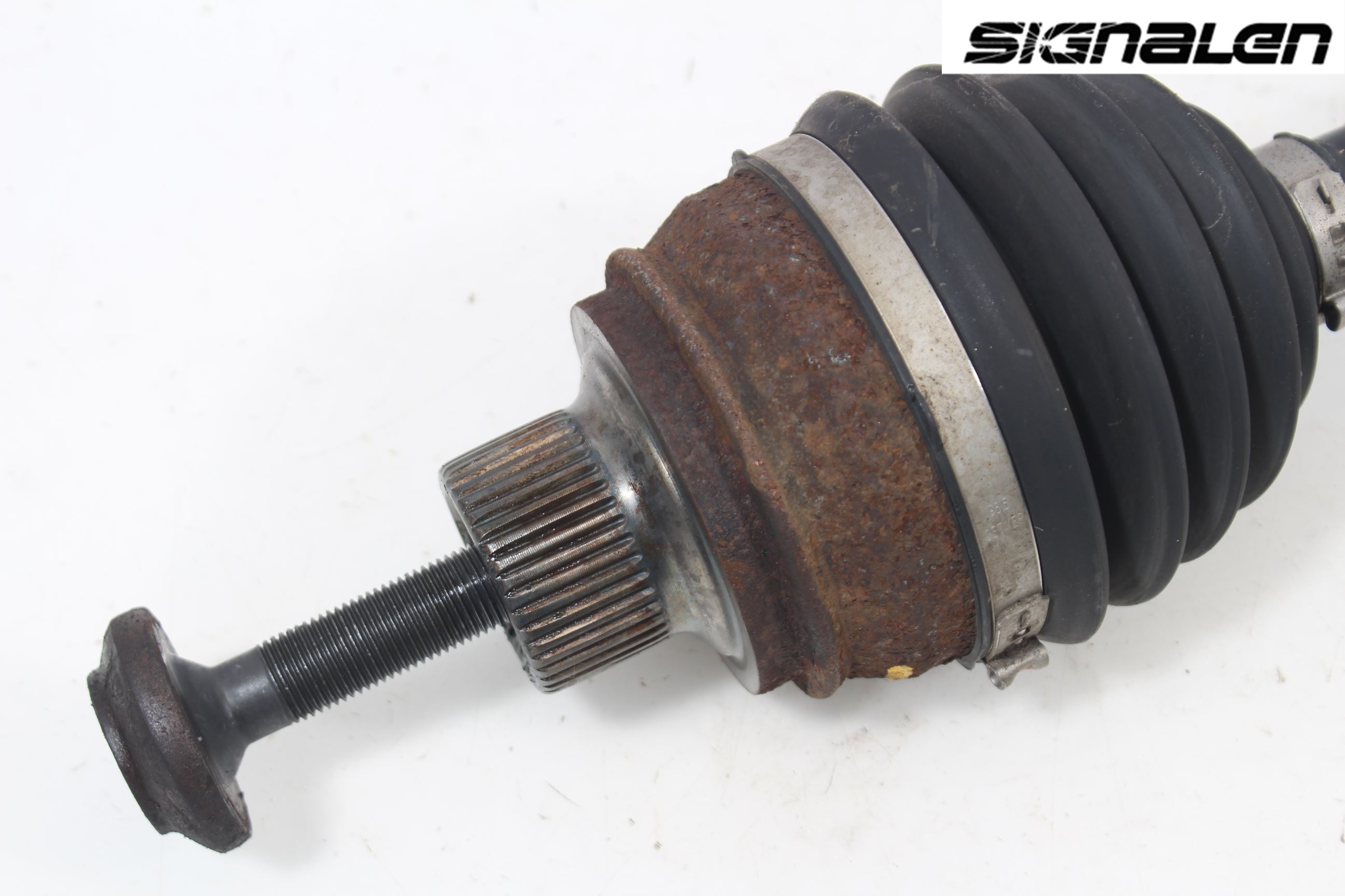 Audi A4 12-15 Drivaxel Fram Vänster