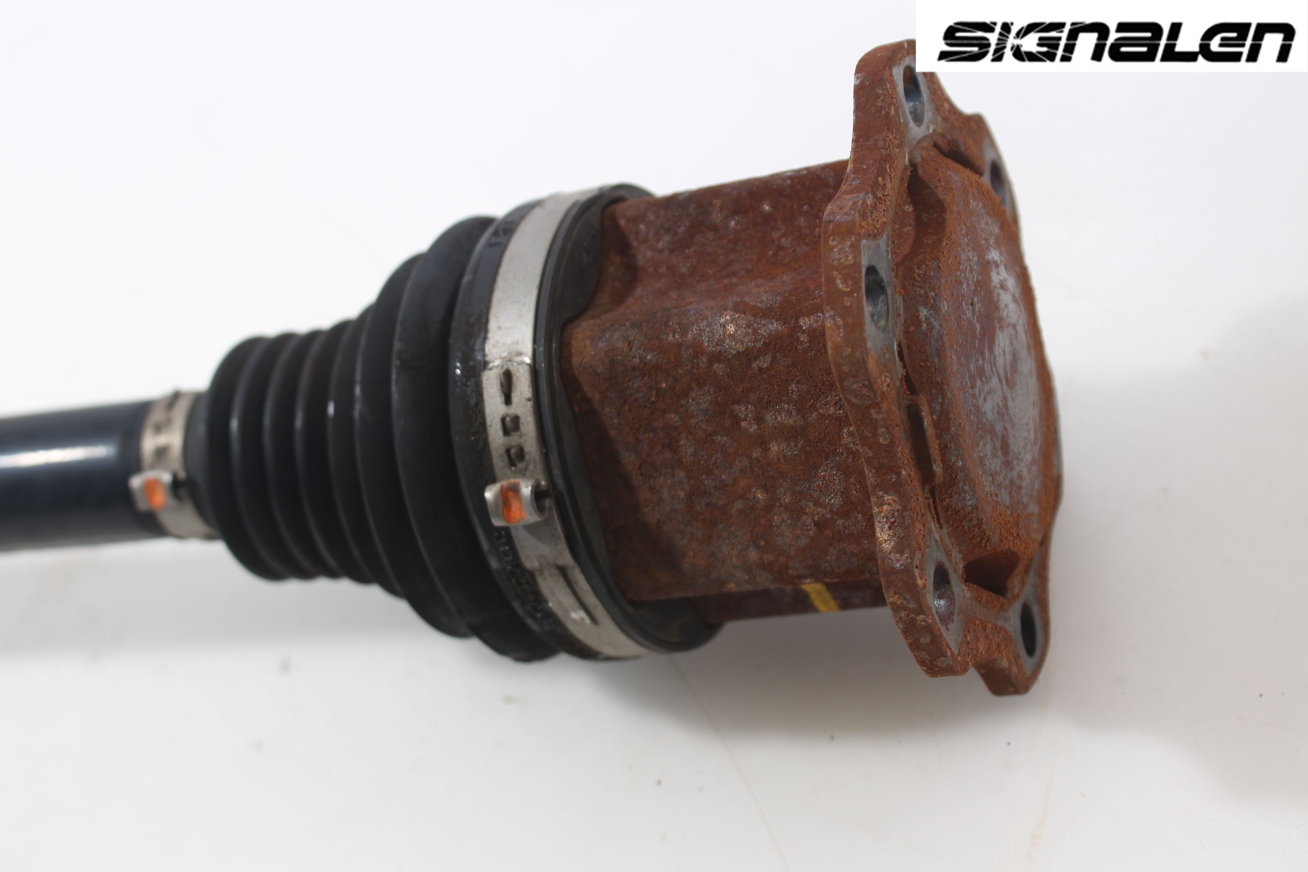 Audi A4 12-15 Drivaxel Fram Vänster