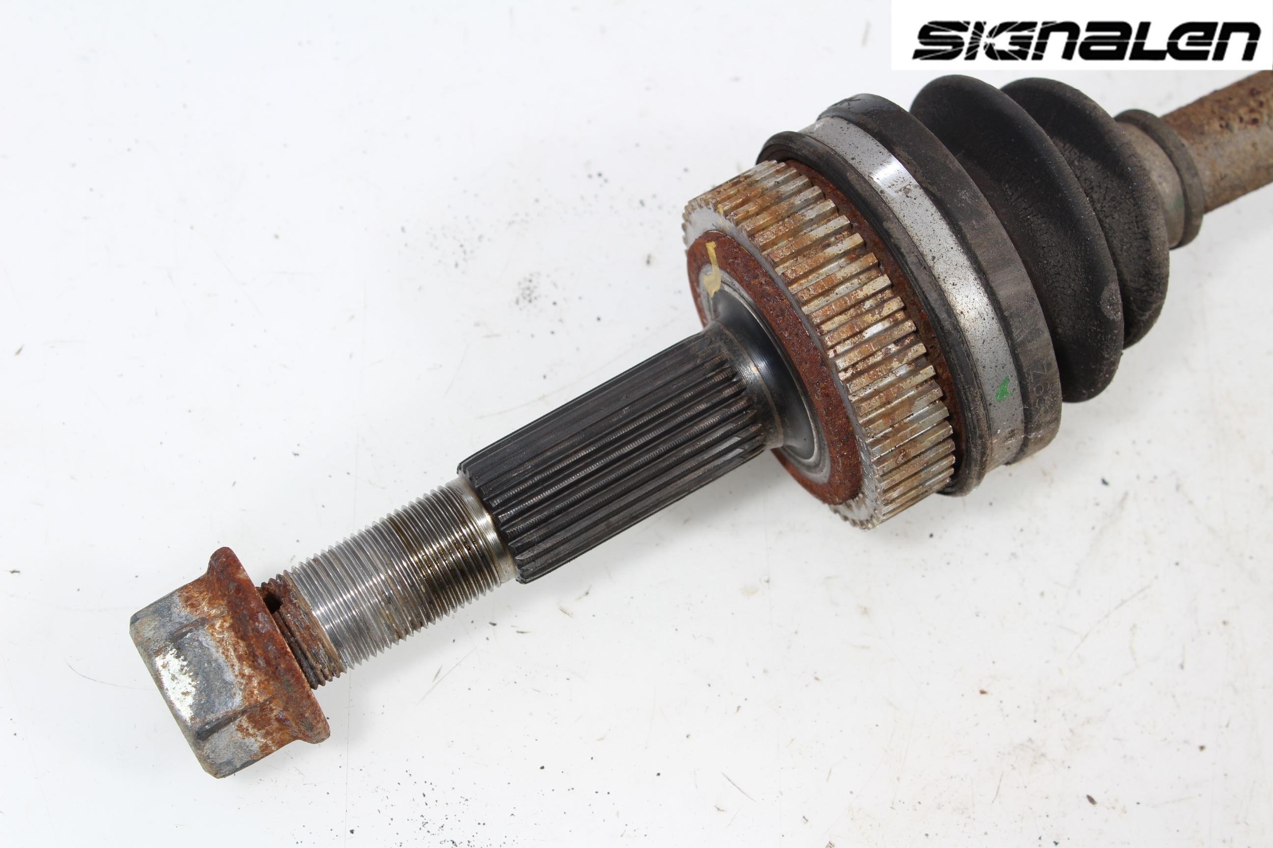 Nissan QASHQAI+2  10-14 Drivaxel Bak Höger