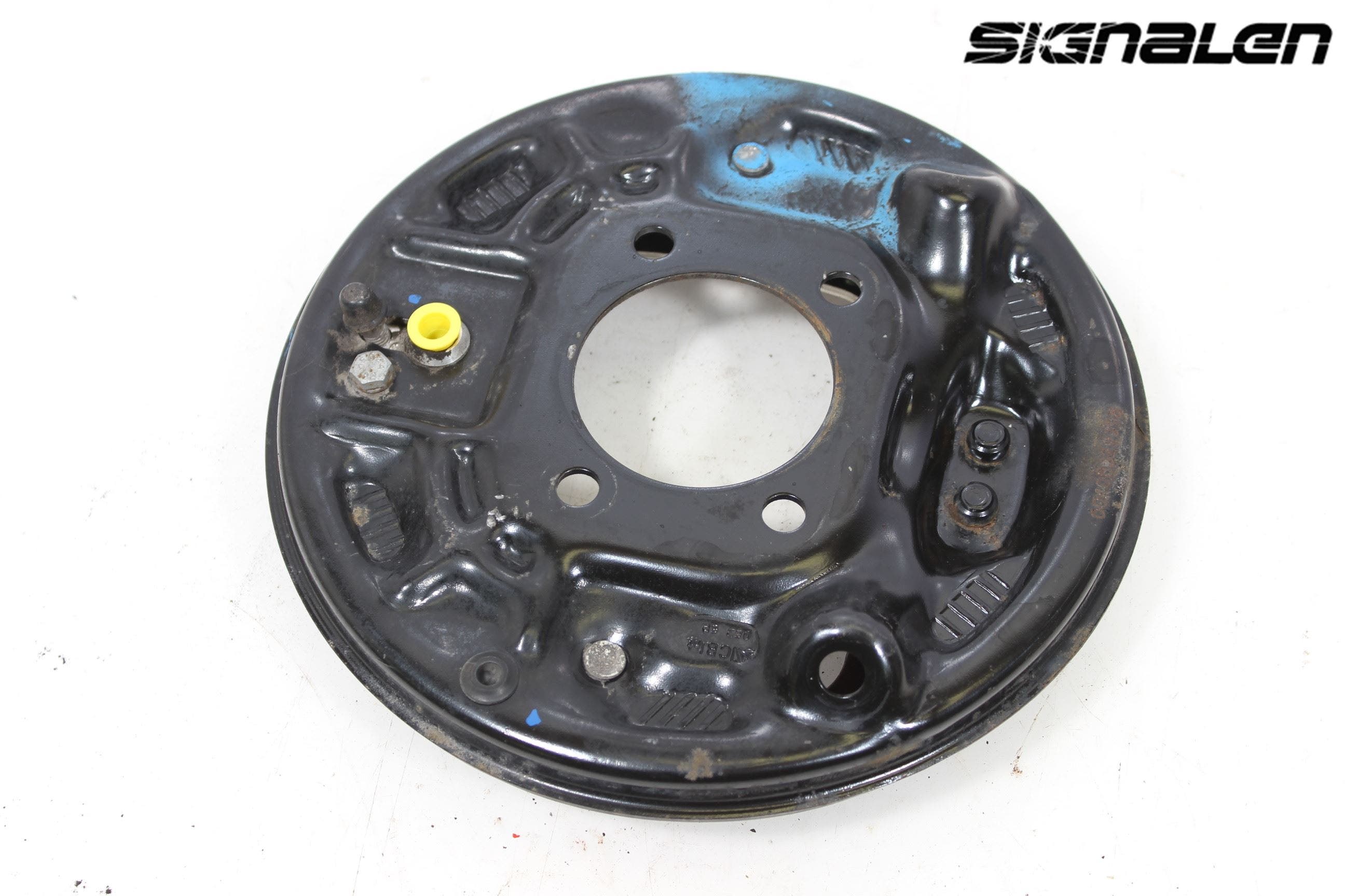 Peugeot 108 15-22 Bromssköld Bak