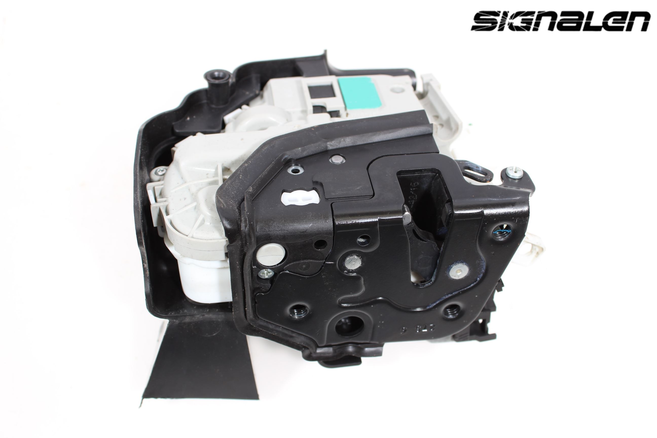 Audi A4/S4 B9 16-19 Låskista-Dörrlås