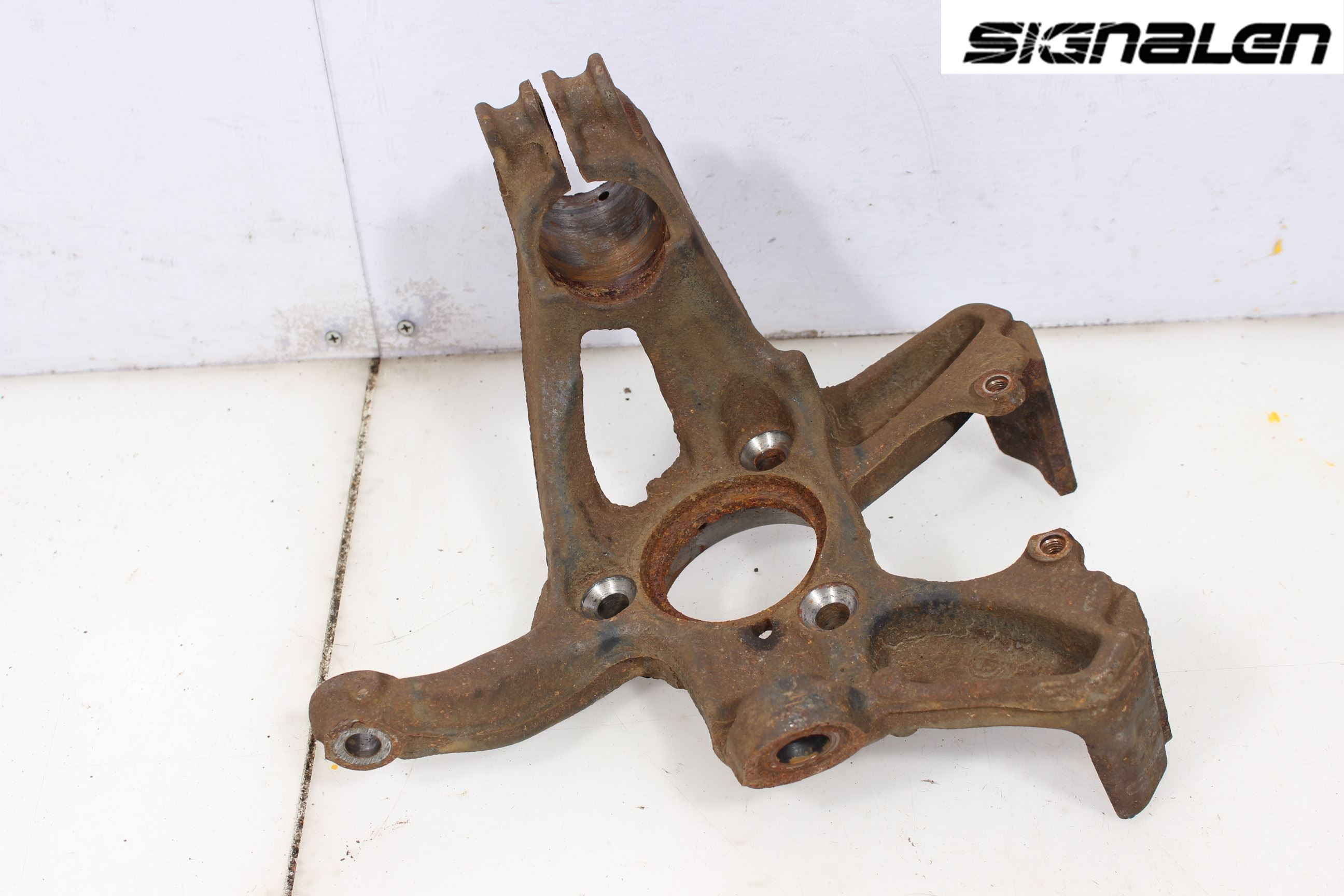 Seat LEON 13-20 Styrspindel Lagerhus Vä