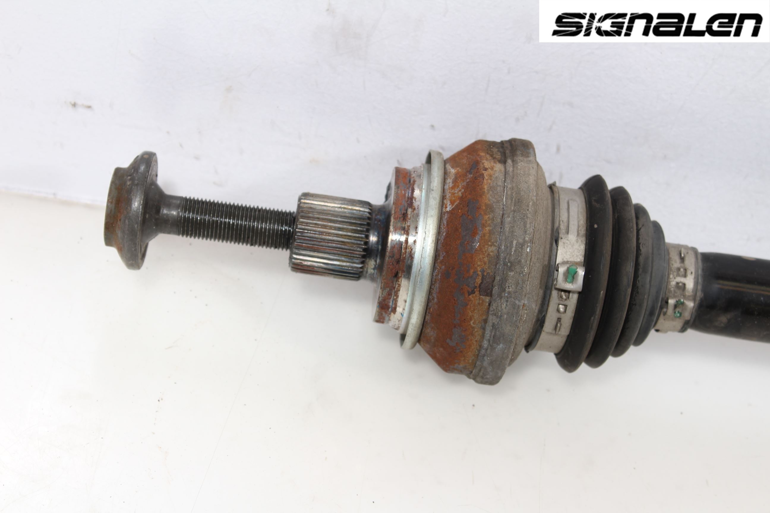 Audi A4/S4 B9 16-19 Drivaxel Bak Vänster