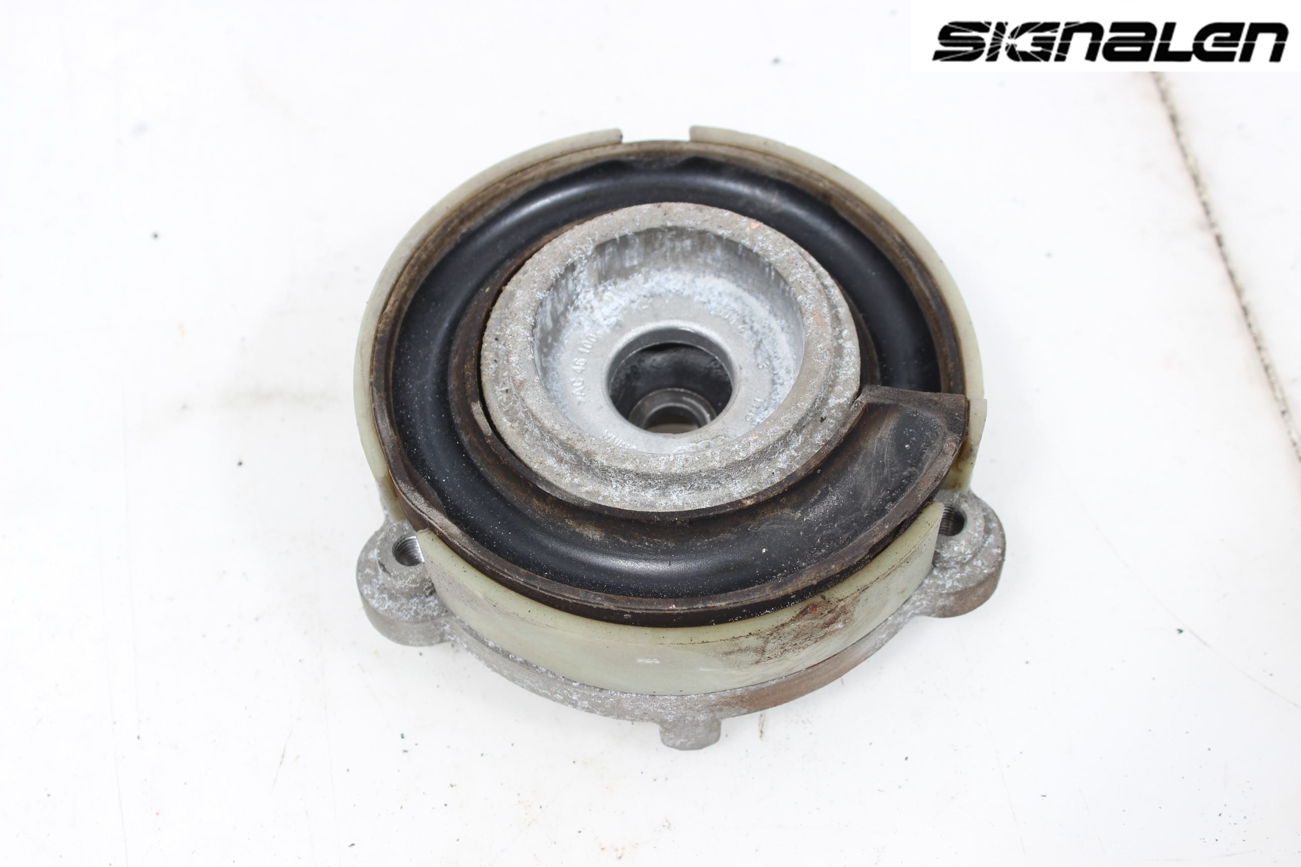 Audi A4/S4 B9 16-19 Fjäderbenslager Fram