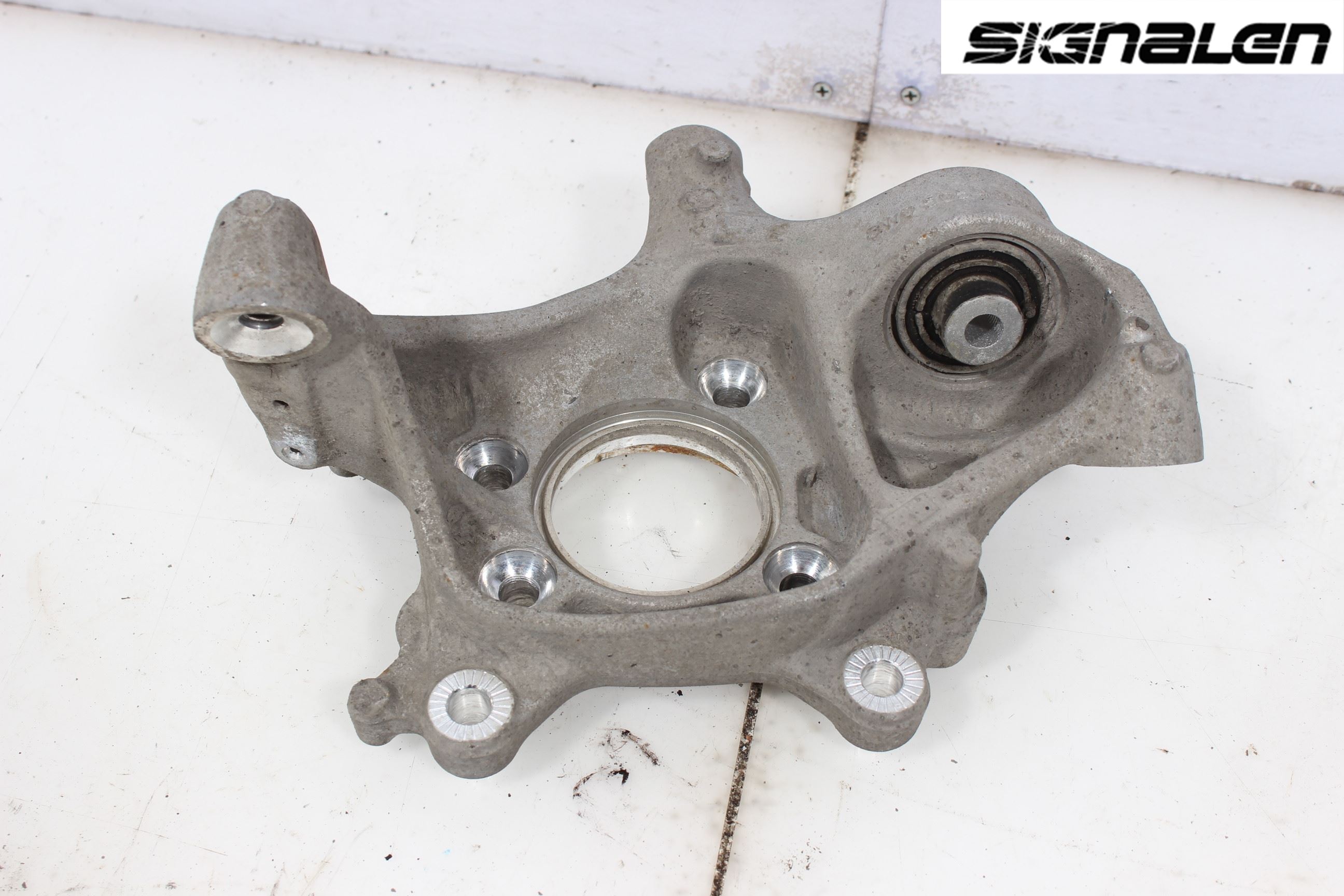 Audi A4/S4 B9 16-19 Hjullagerhus Bak Hö