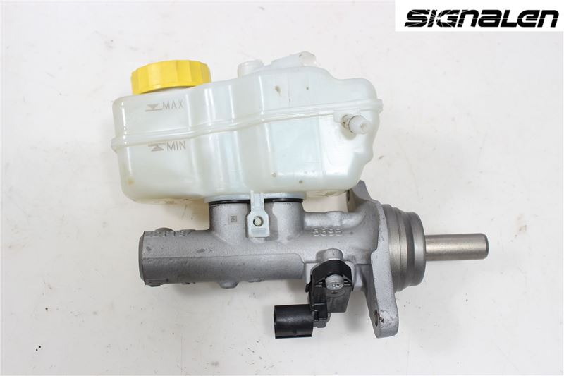 Skoda RAPID Broms Huvudcylinder