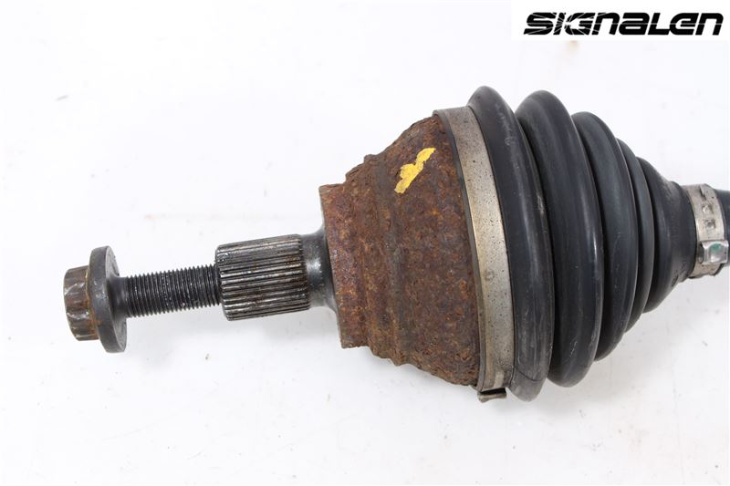 Volkswagen VW PASSAT 11-14 Drivaxel Fram Vänster
