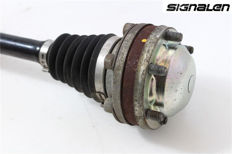 Volkswagen VW PASSAT 11-14 Drivaxel Fram Vänster