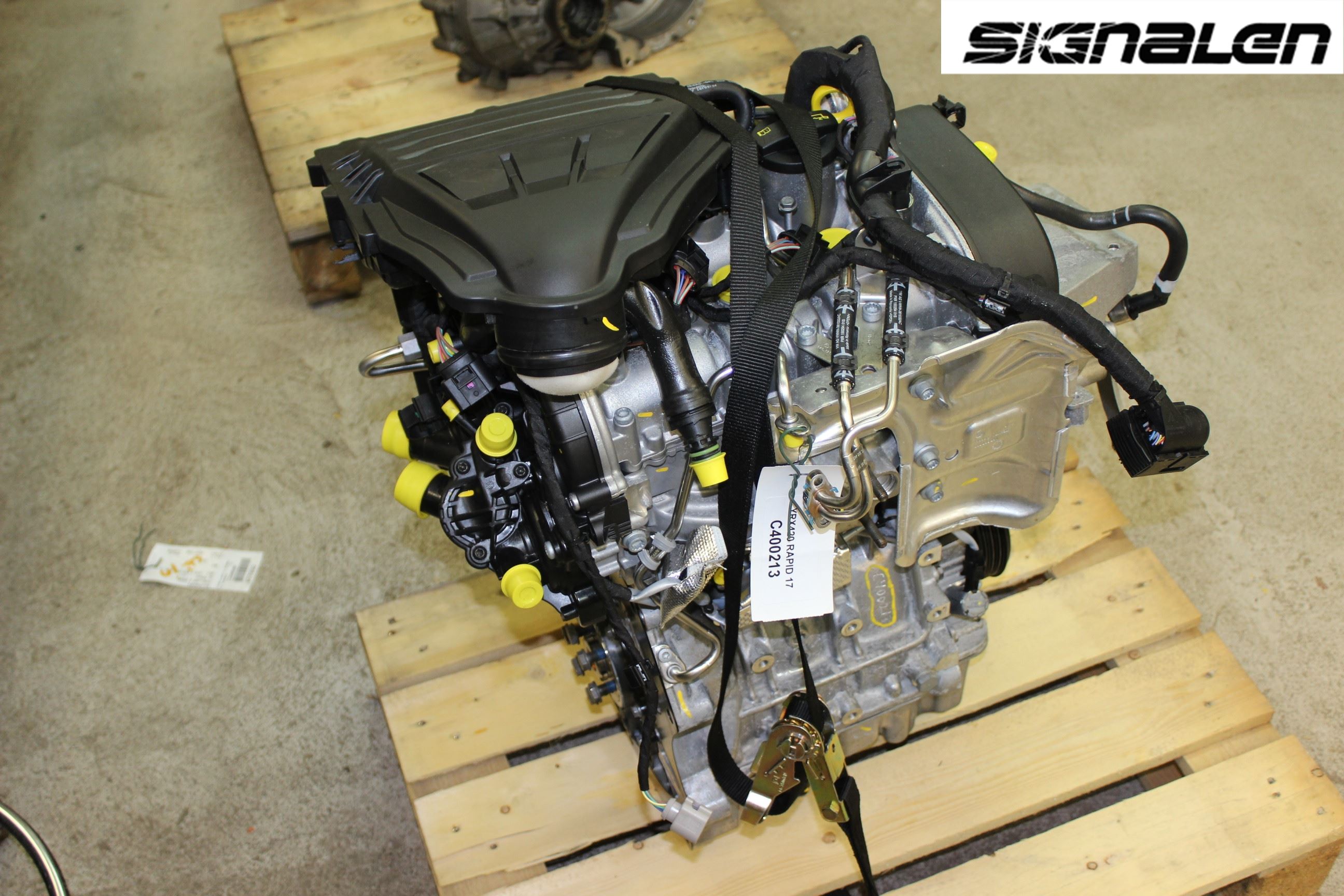 Skoda RAPID Motor Bensin