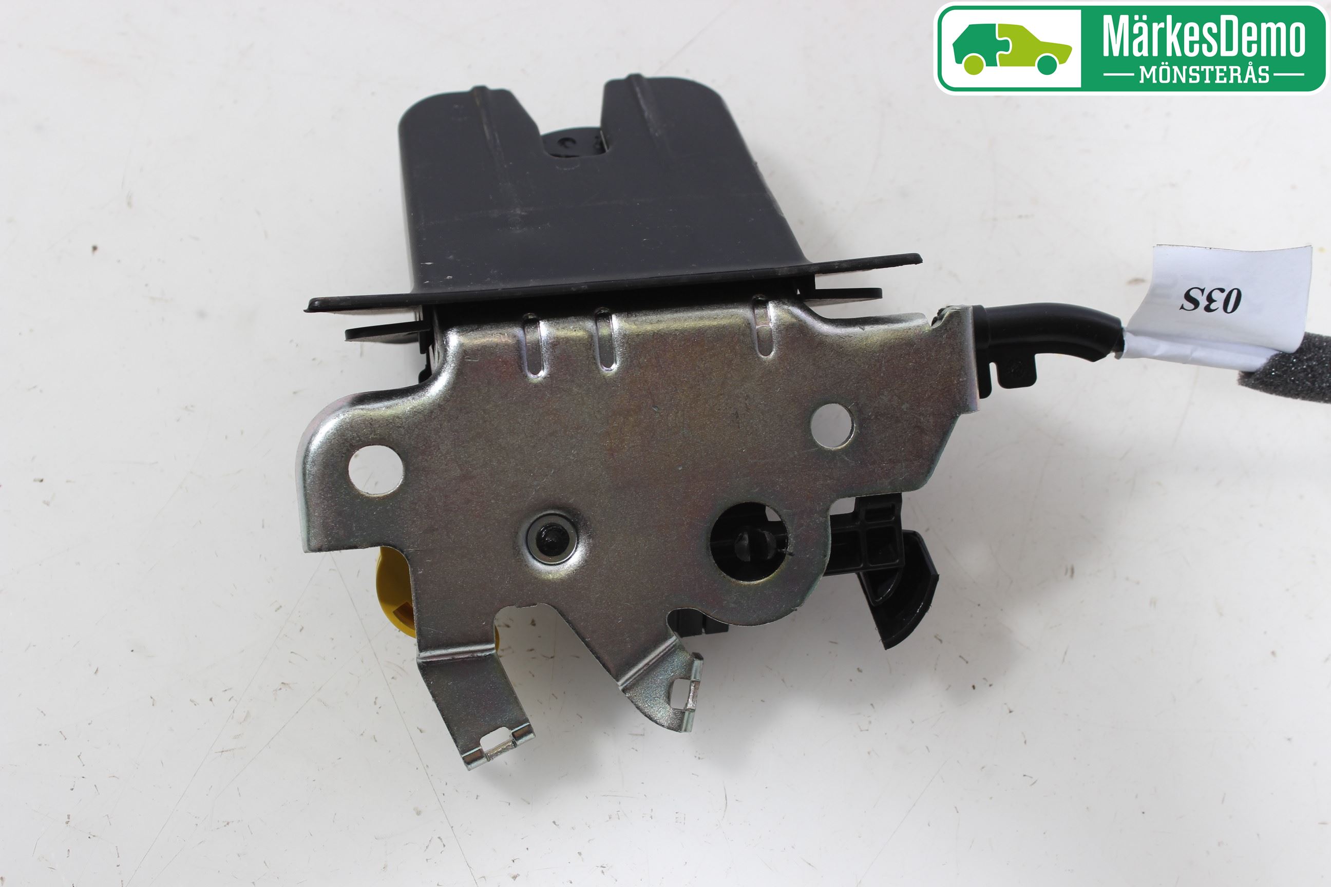 Audi A4/S4 B9 16-19 Låskista Baklucka