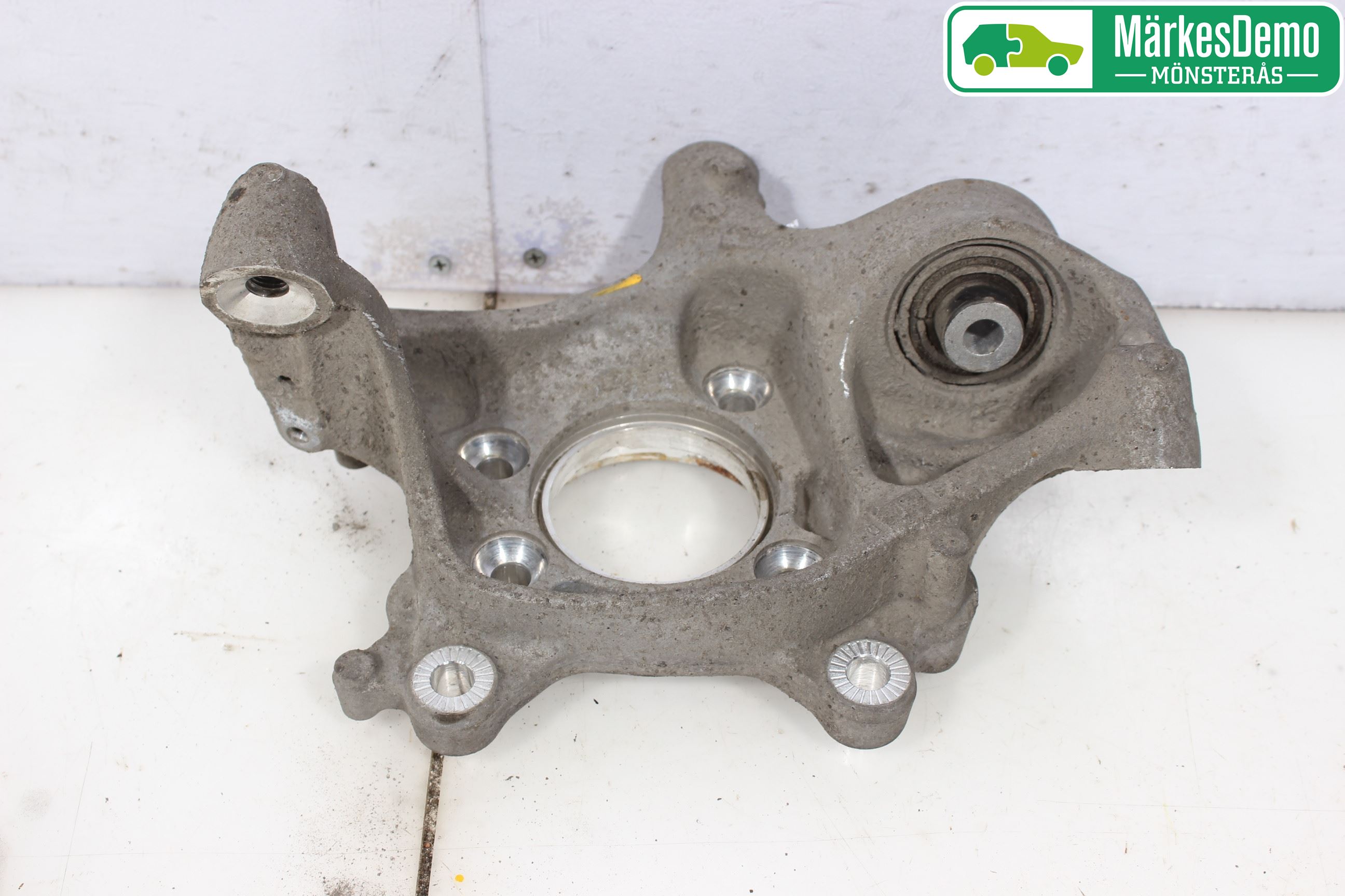 Audi A4/S4 B9 16-19 Hjullagerhus Bak Hö