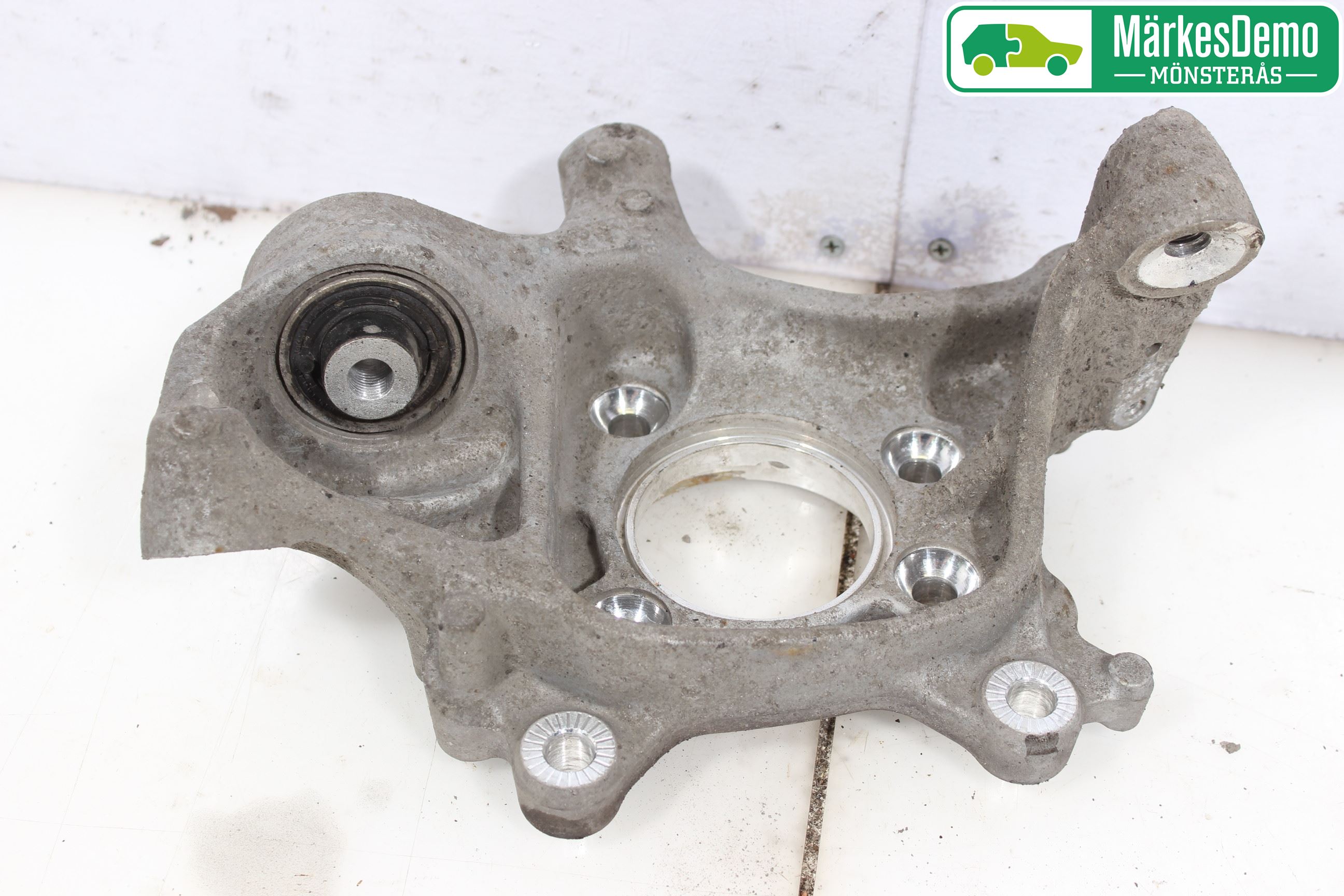 Audi A4/S4 B9 16-19 Hjullagerhus Bak Vä