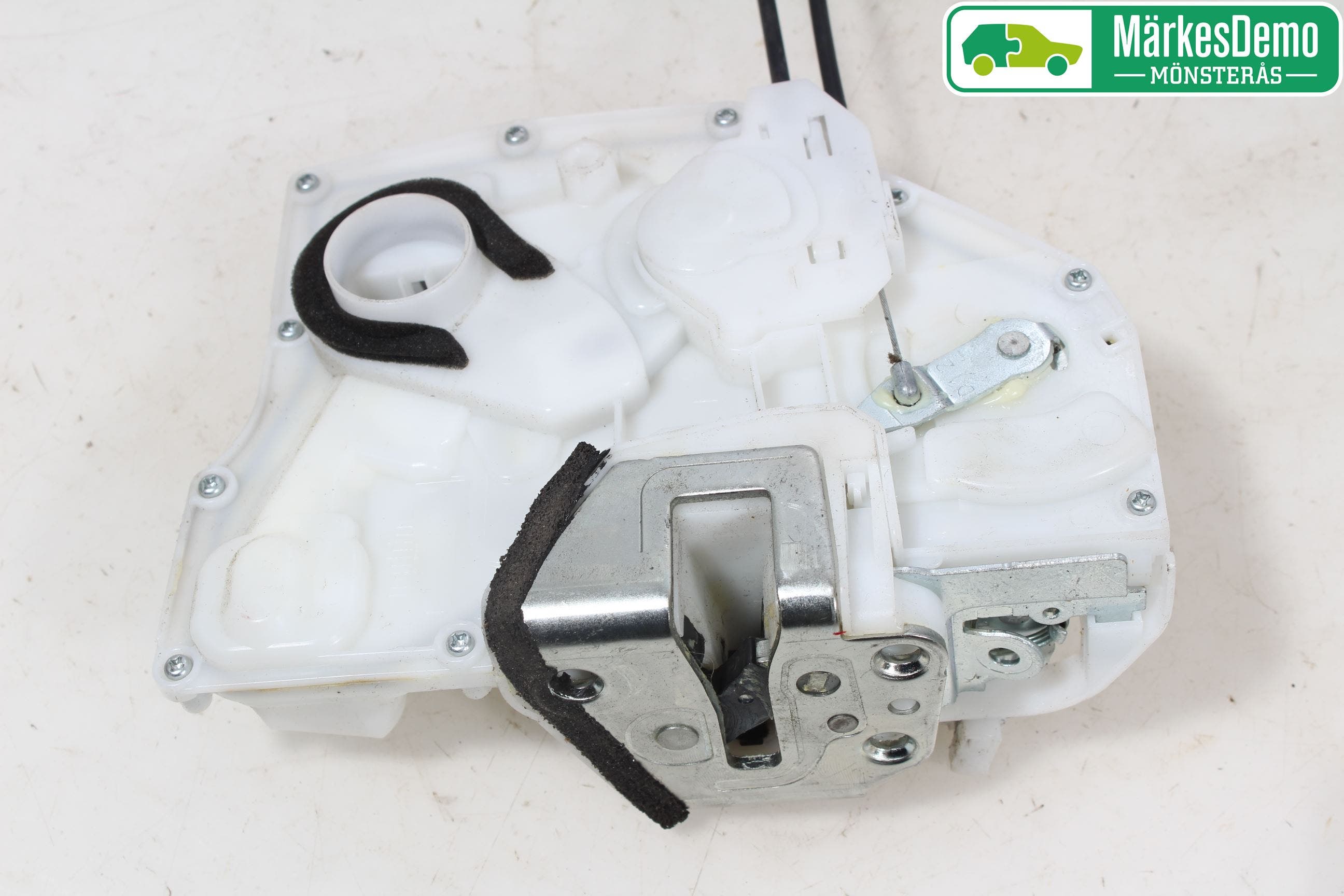 Suzuki SWIFT 11-16 Låskista-Dörrlås