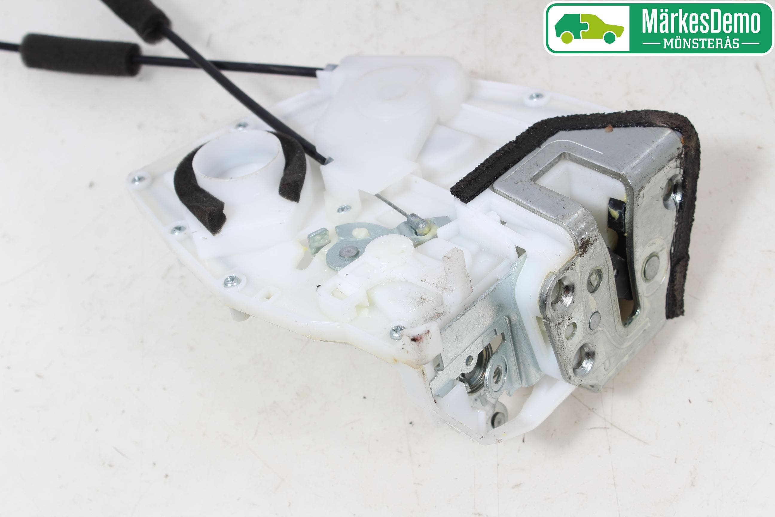 Suzuki SWIFT 11-16 Låskista-Dörrlås