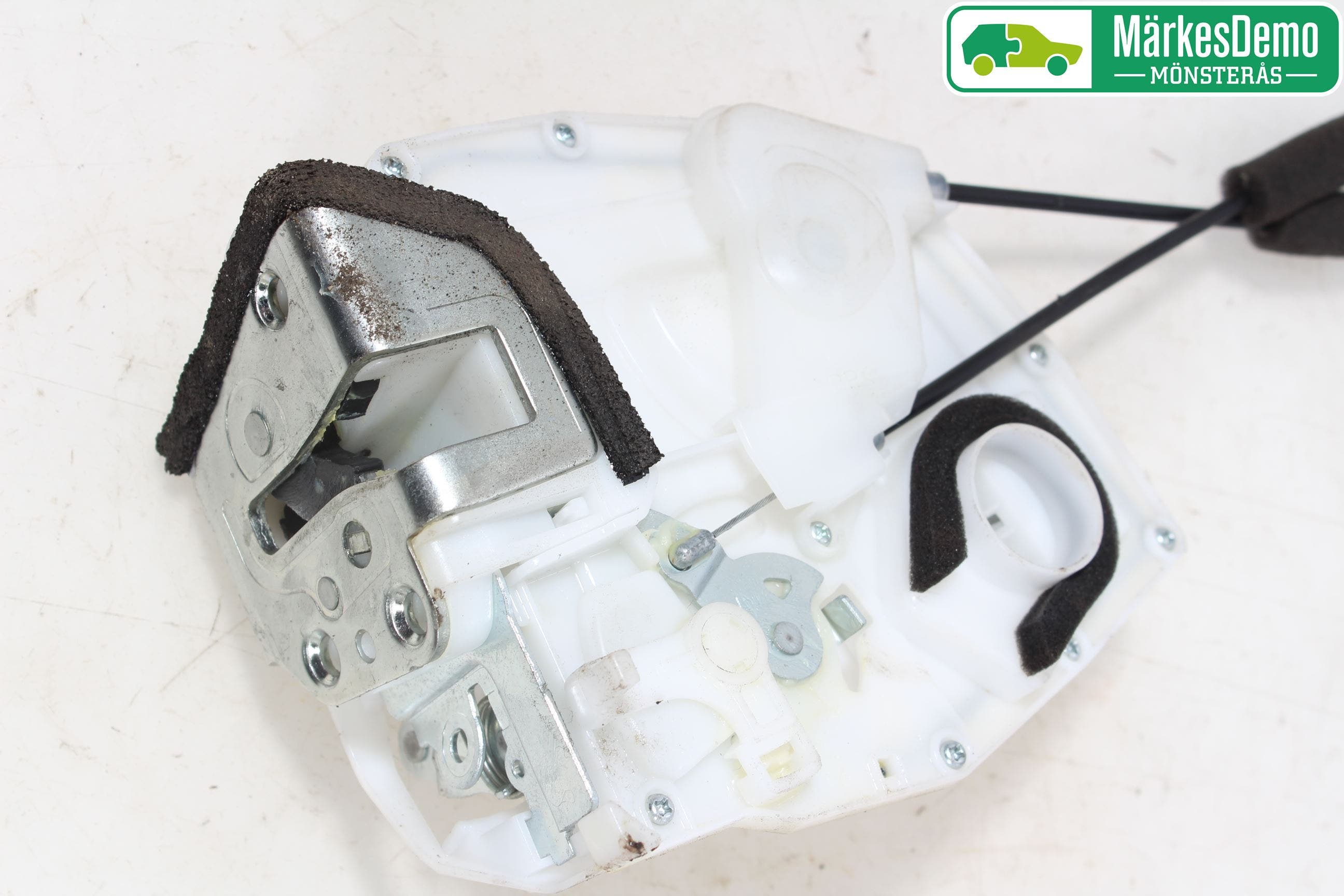 Suzuki SWIFT 11-16 Låskista-Dörrlås