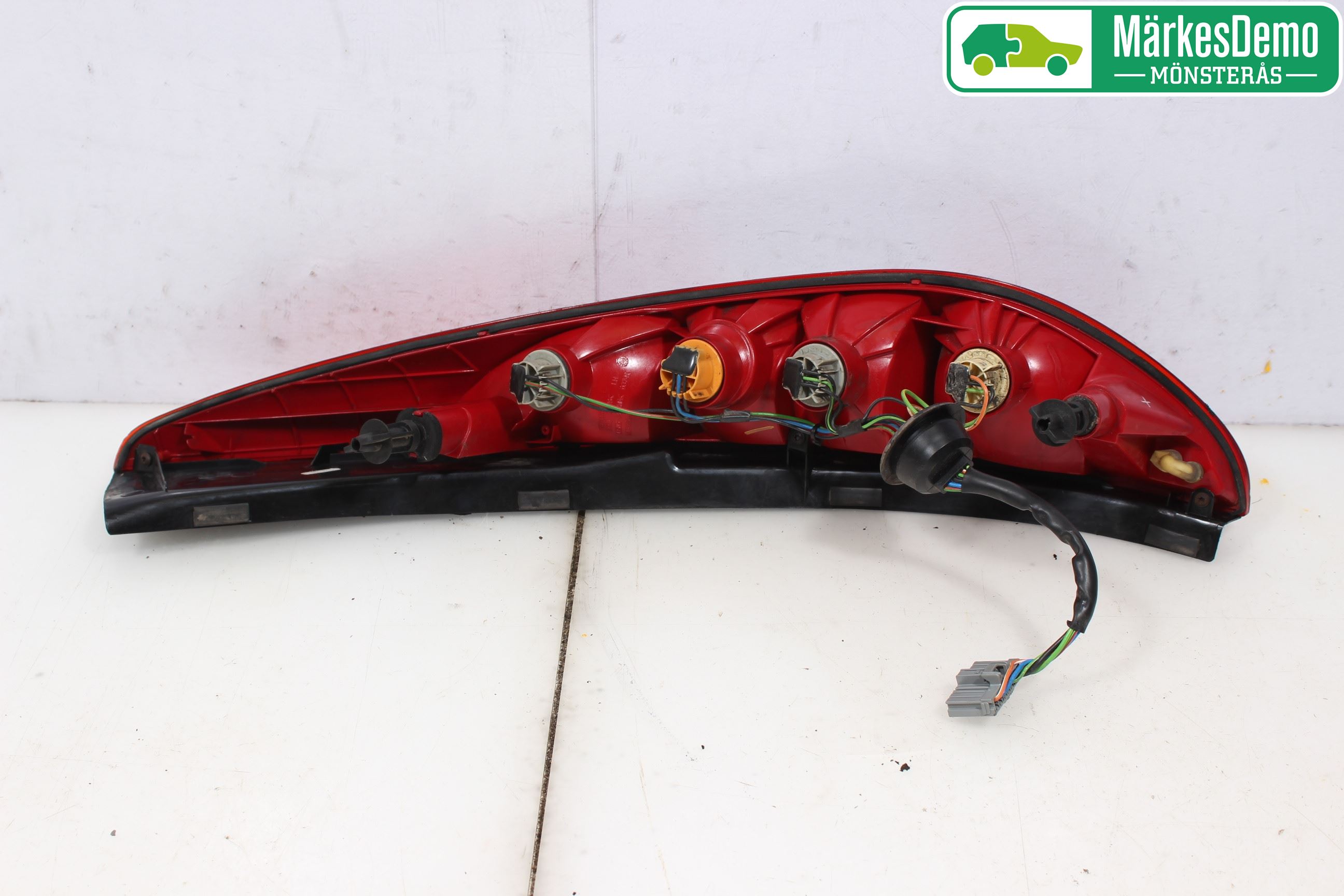 Ford MONDEO     01-06 Bakljus Vänster