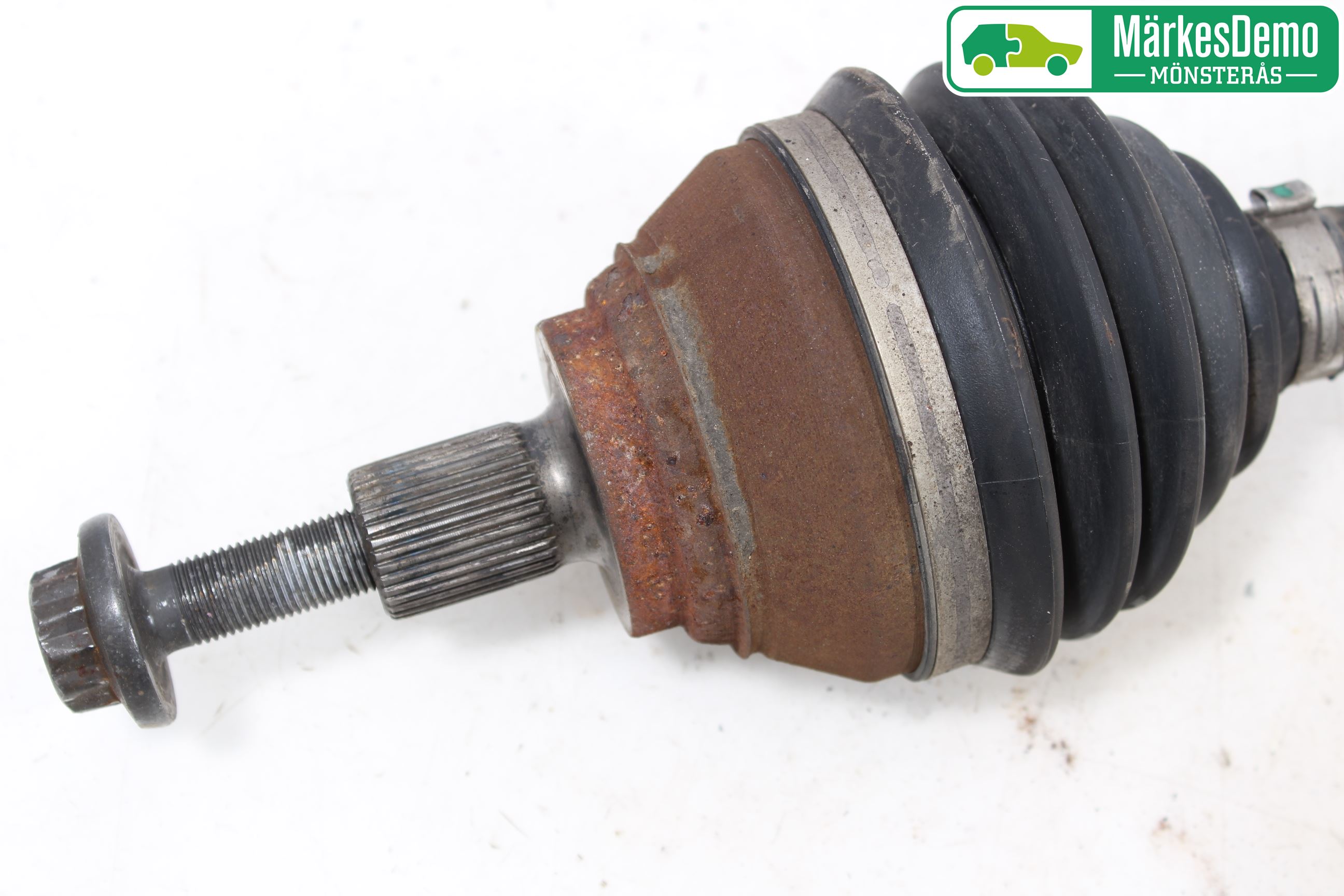 Volkswagen VW PASSAT 15-19 Drivaxel Fram Vänster
