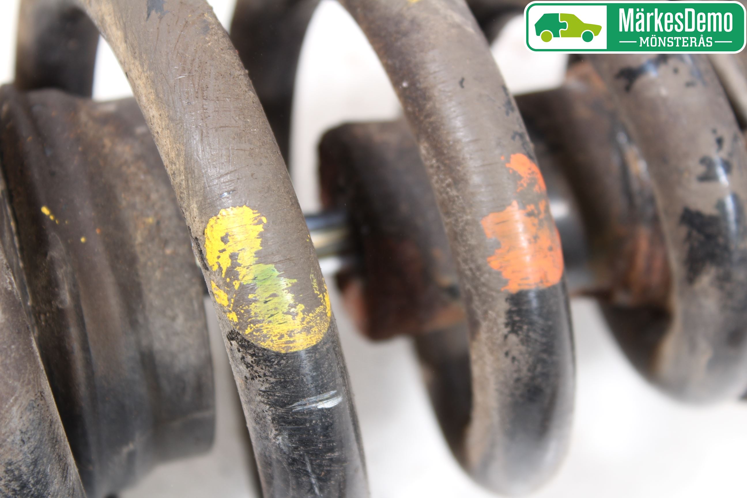 Mitsubishi L200 06-15 Fjäderben Fram Höger