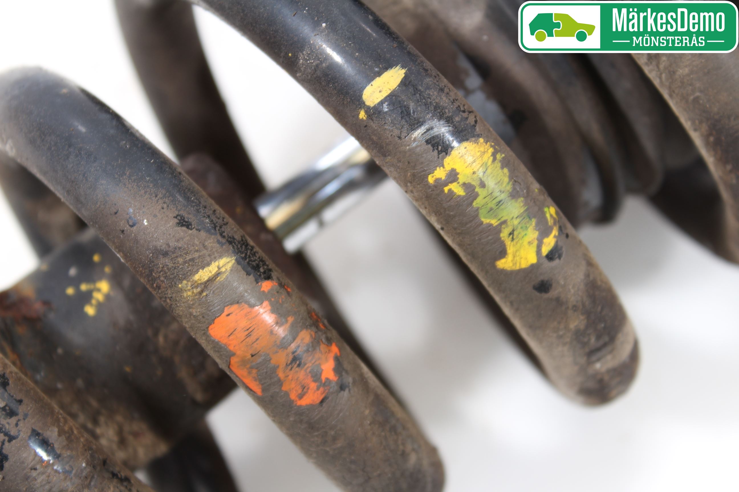 Mitsubishi L200 06-15 Fjäderben Fram Vänster