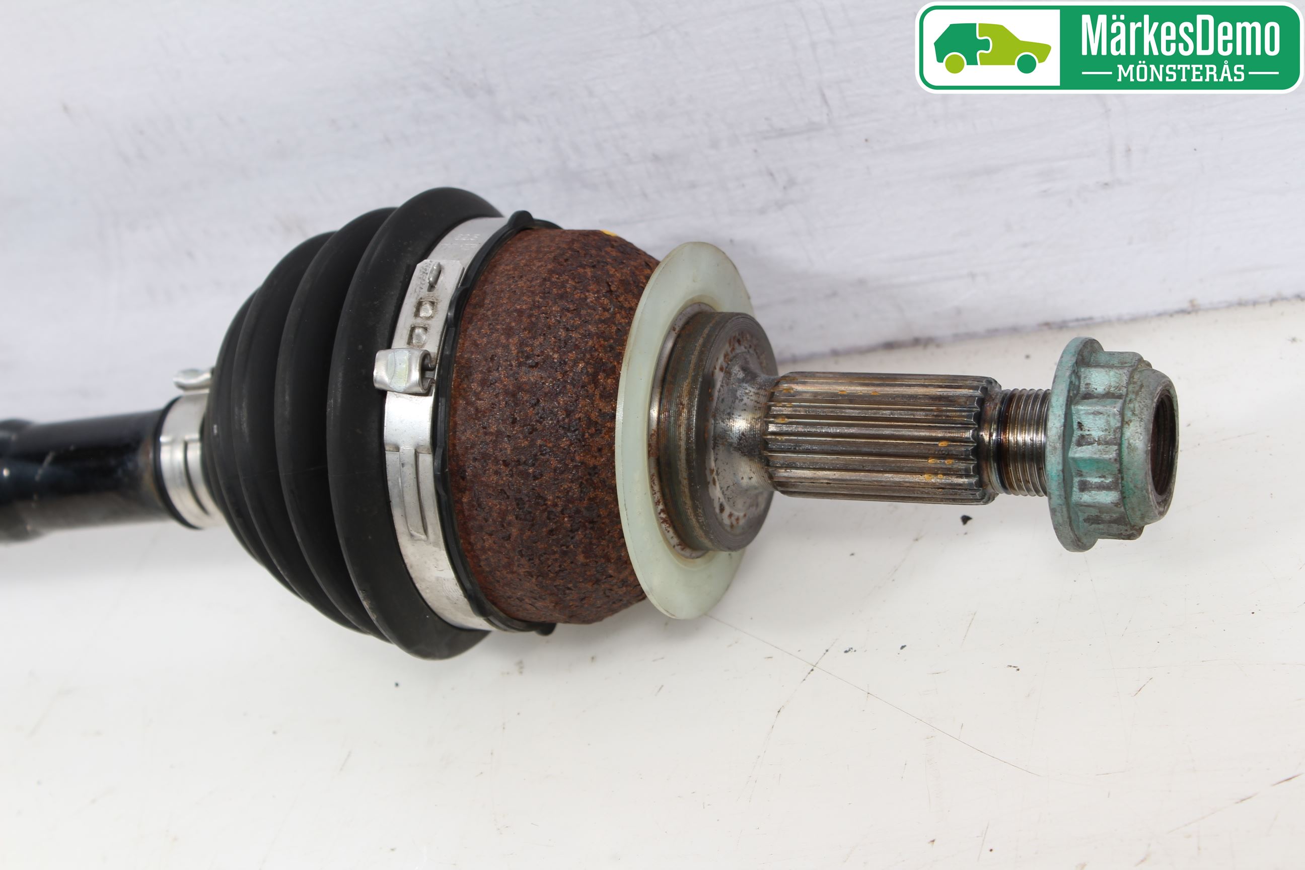 Volkswagen VW UP! / E-UP! Drivaxel Fram Höger