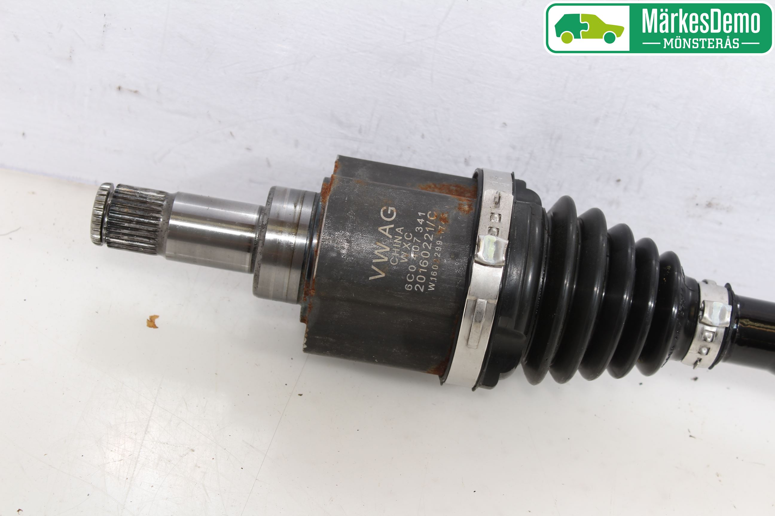 Volkswagen VW UP! / E-UP! Drivaxel Fram Höger