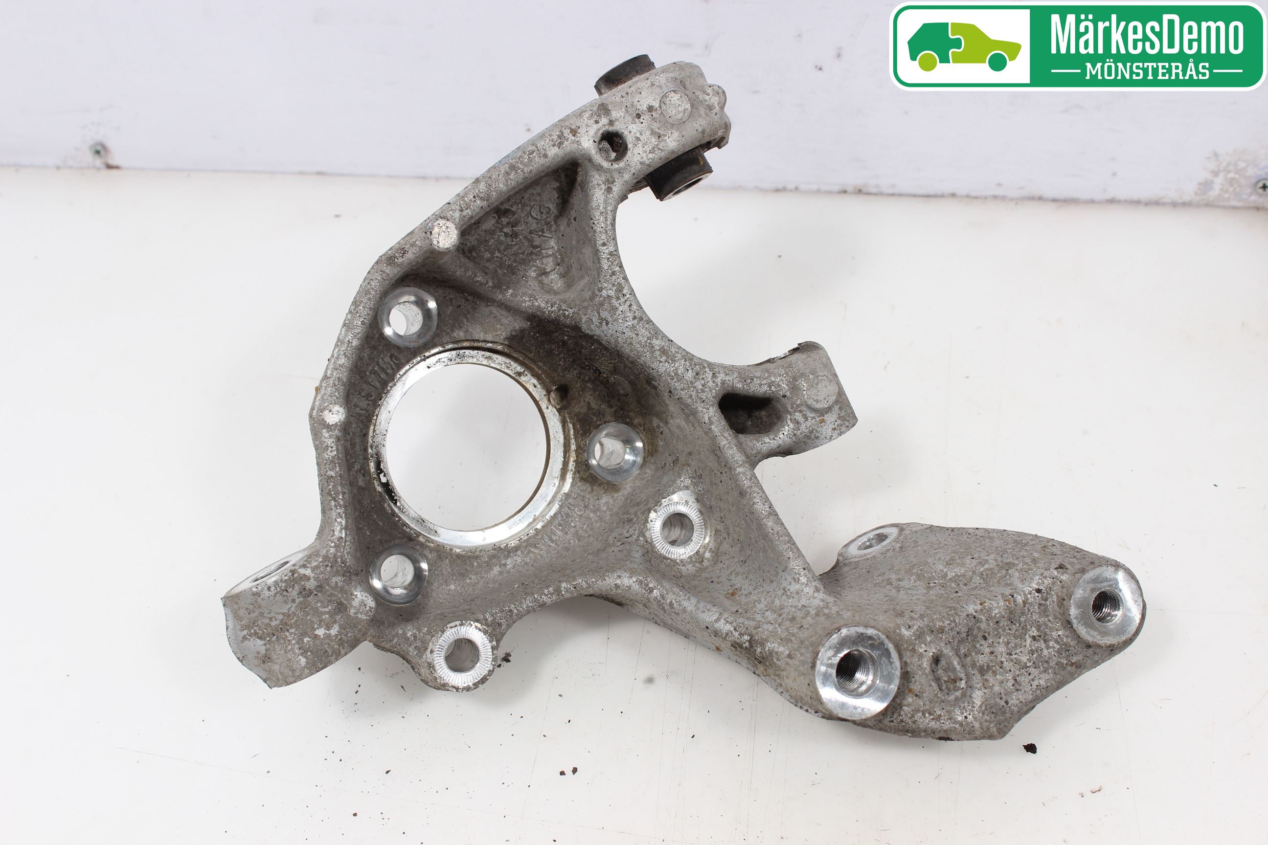 Skoda SUPERB 16-24 Hjullagerhus-Spindel Hö B