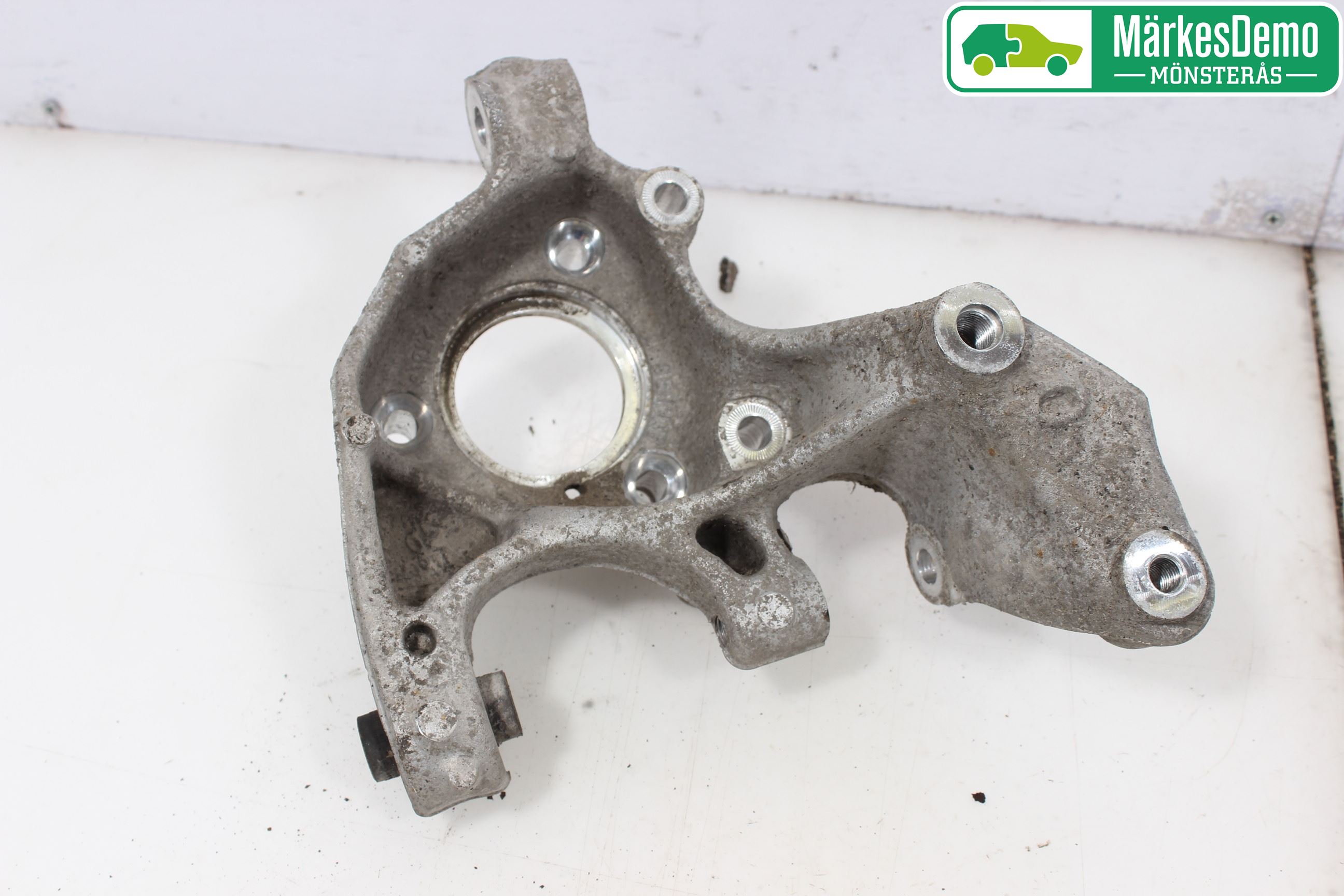 Skoda SUPERB 16-24 Hjullagerhus-Spindel Vä B