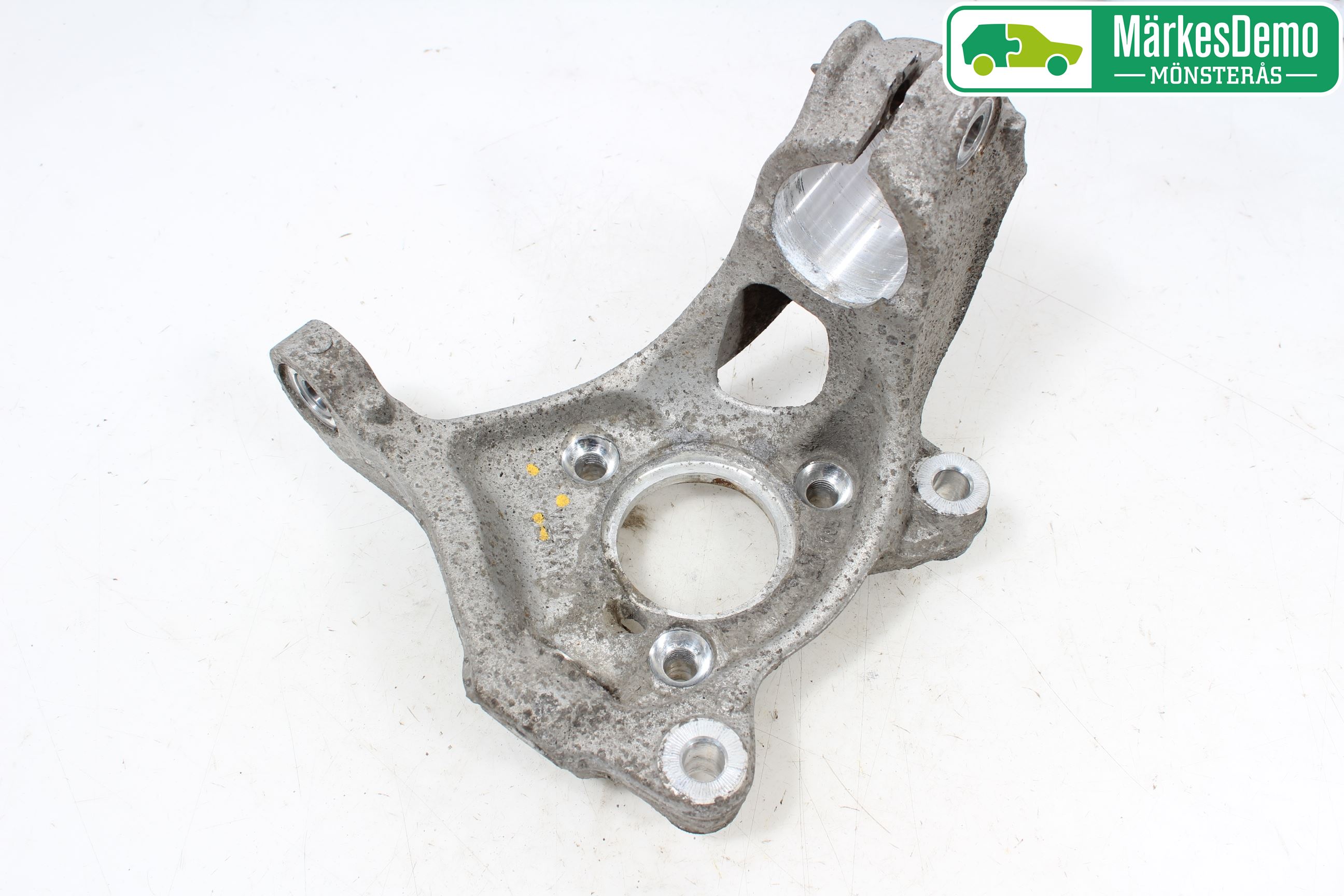 Skoda SUPERB 16-24 Styrspindel Lagerhus Vä