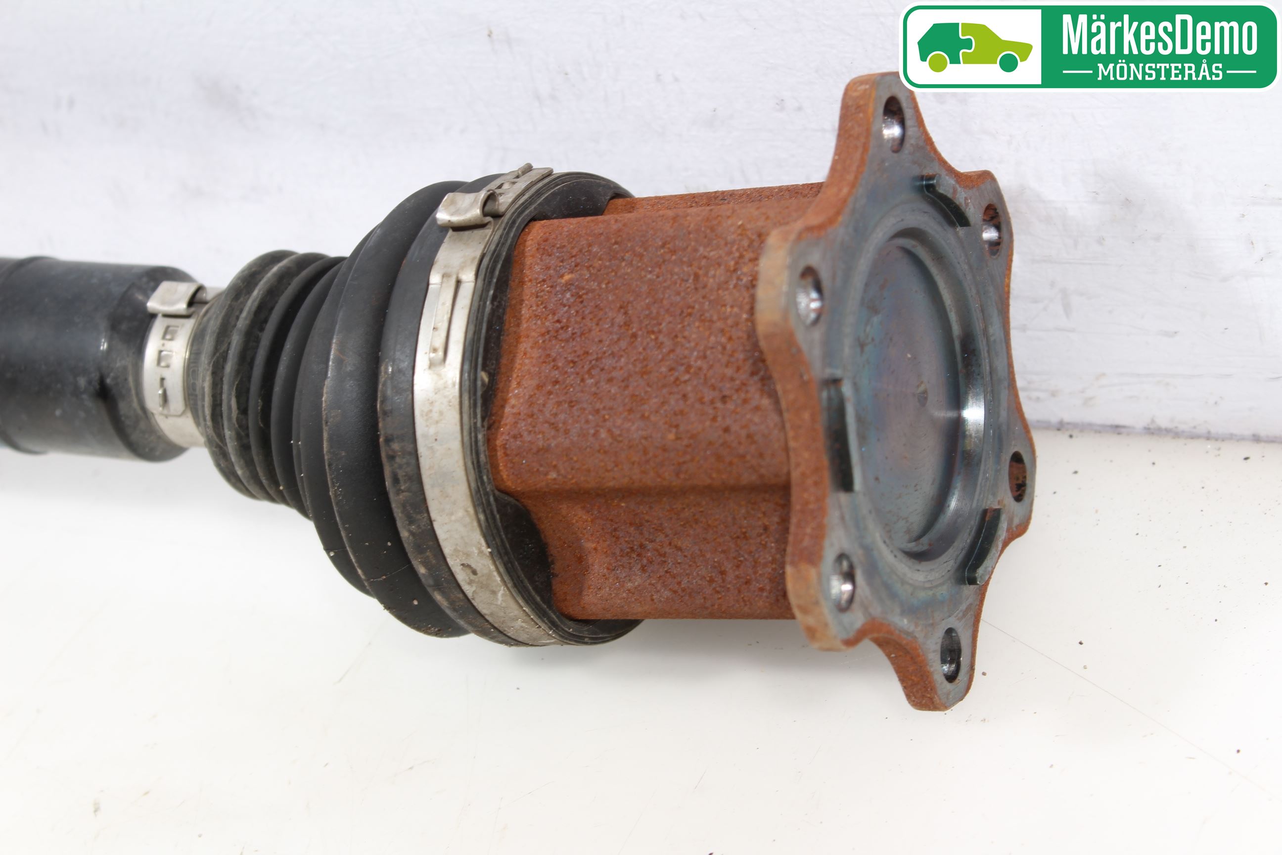 Skoda SUPERB 16-24 Drivaxel Fram Höger