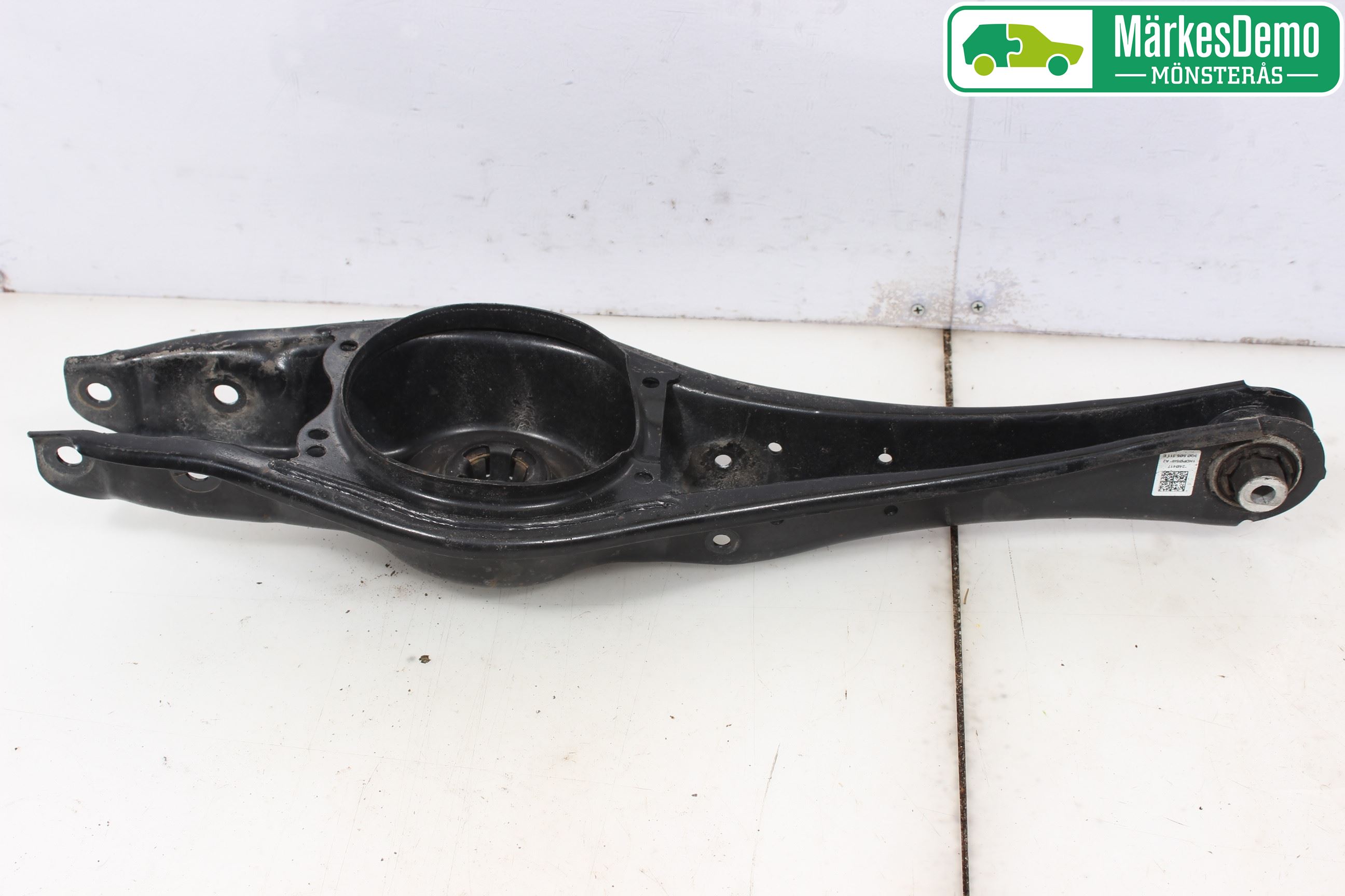 Volkswagen VW PASSAT 15-19 Bärarm Bak Höger