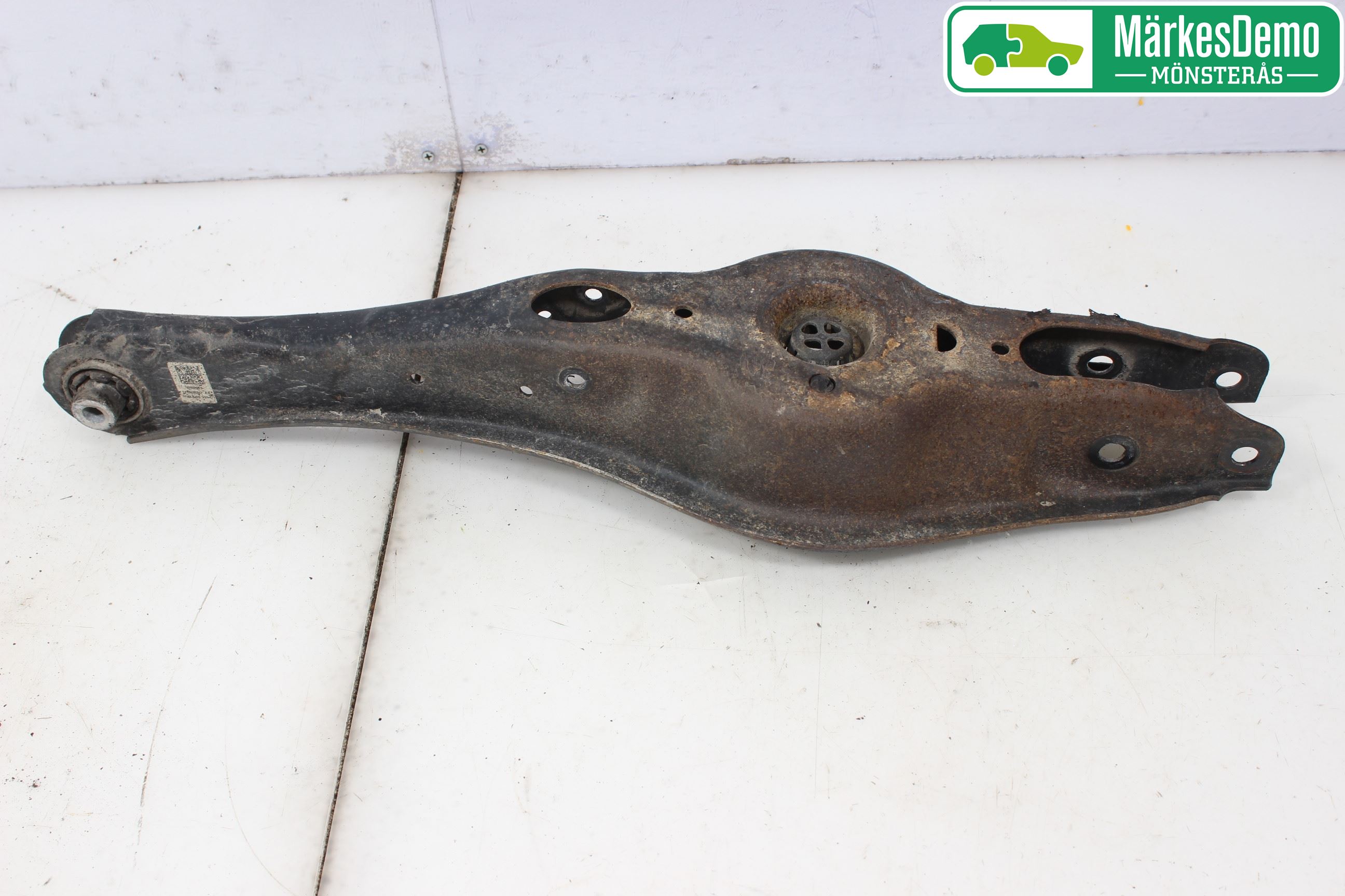 Skoda SUPERB 09-15 Bärarm Bak Höger