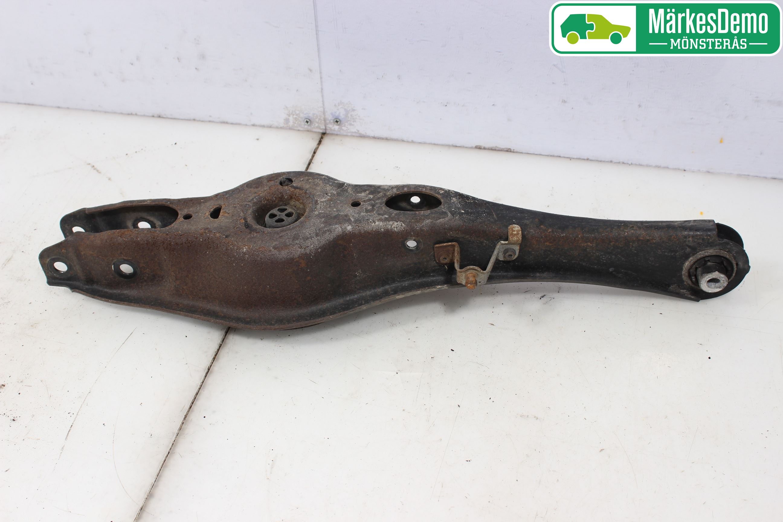 Skoda SUPERB 09-15 Bärarm Bak Vänster