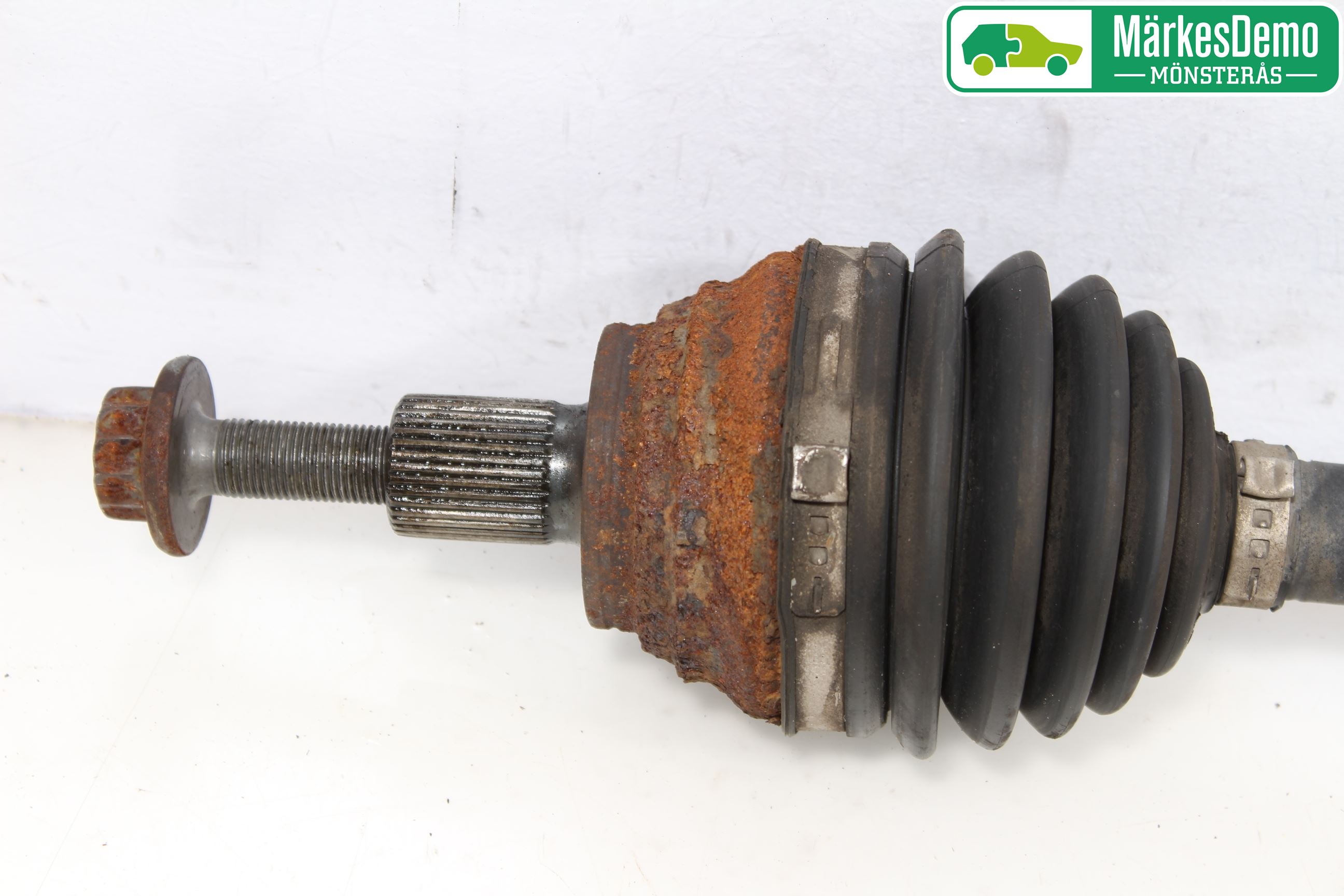 Volkswagen VW GOLF V 04-09 Drivaxel Fram Vänster