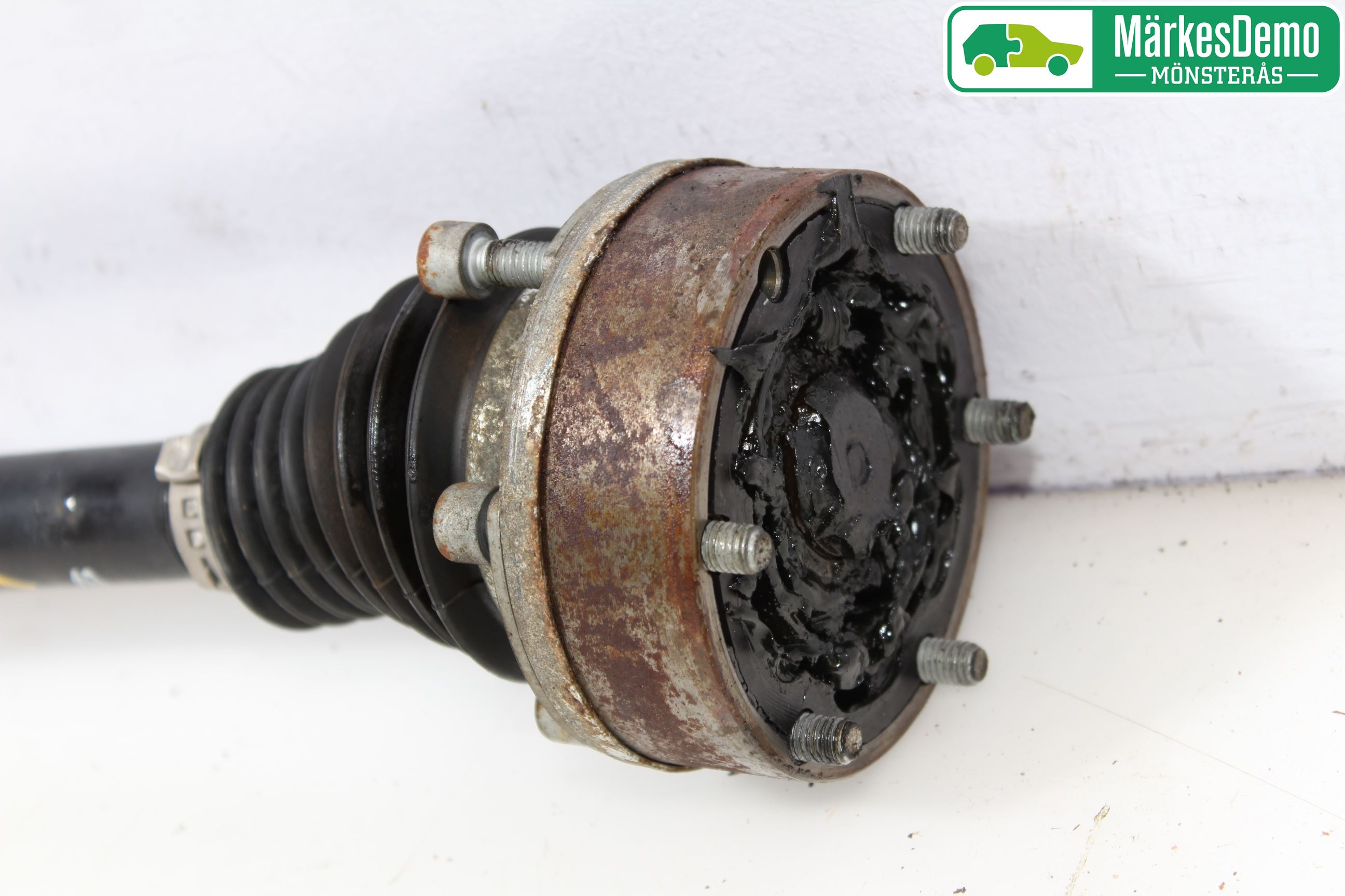 Volkswagen VW GOLF V 04-09 Drivaxel Fram Vänster