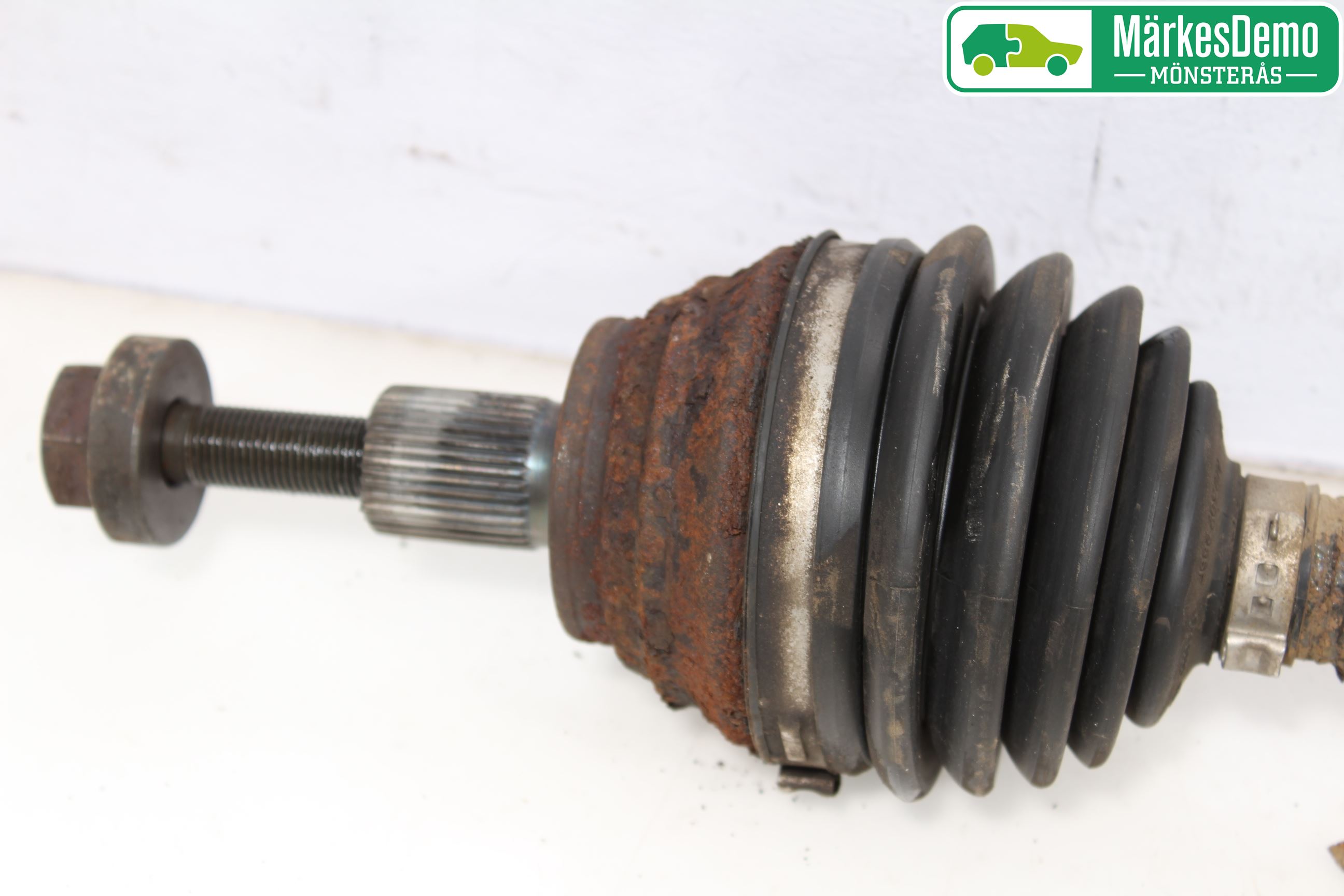 Volkswagen VW GOLF V 04-09 Drivaxel Fram Höger