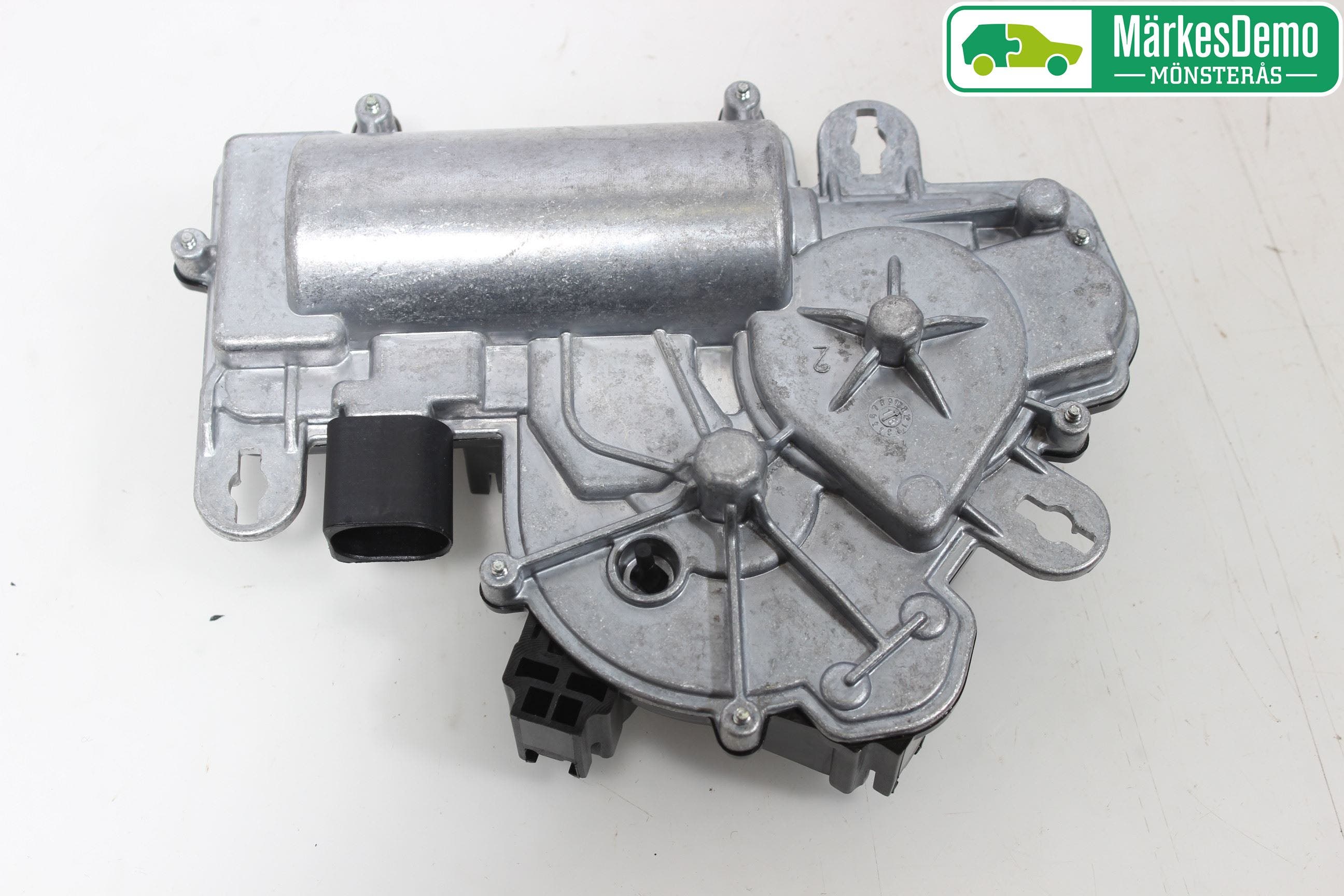 Volkswagen VW PASSAT 15-19 Bakluckeöppnare Automatisk