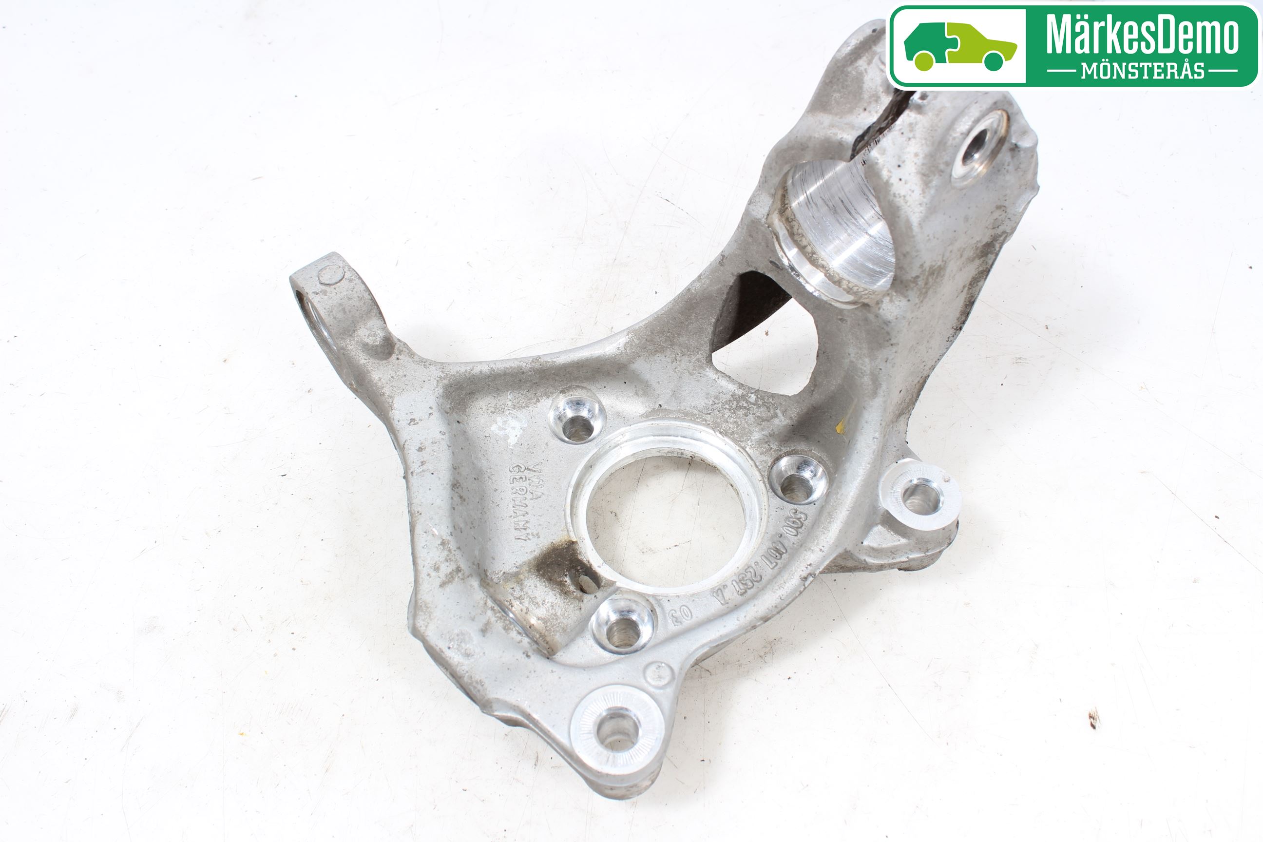 Audi Q2/SQ2 17- Styrspindel Lagerhus Vä