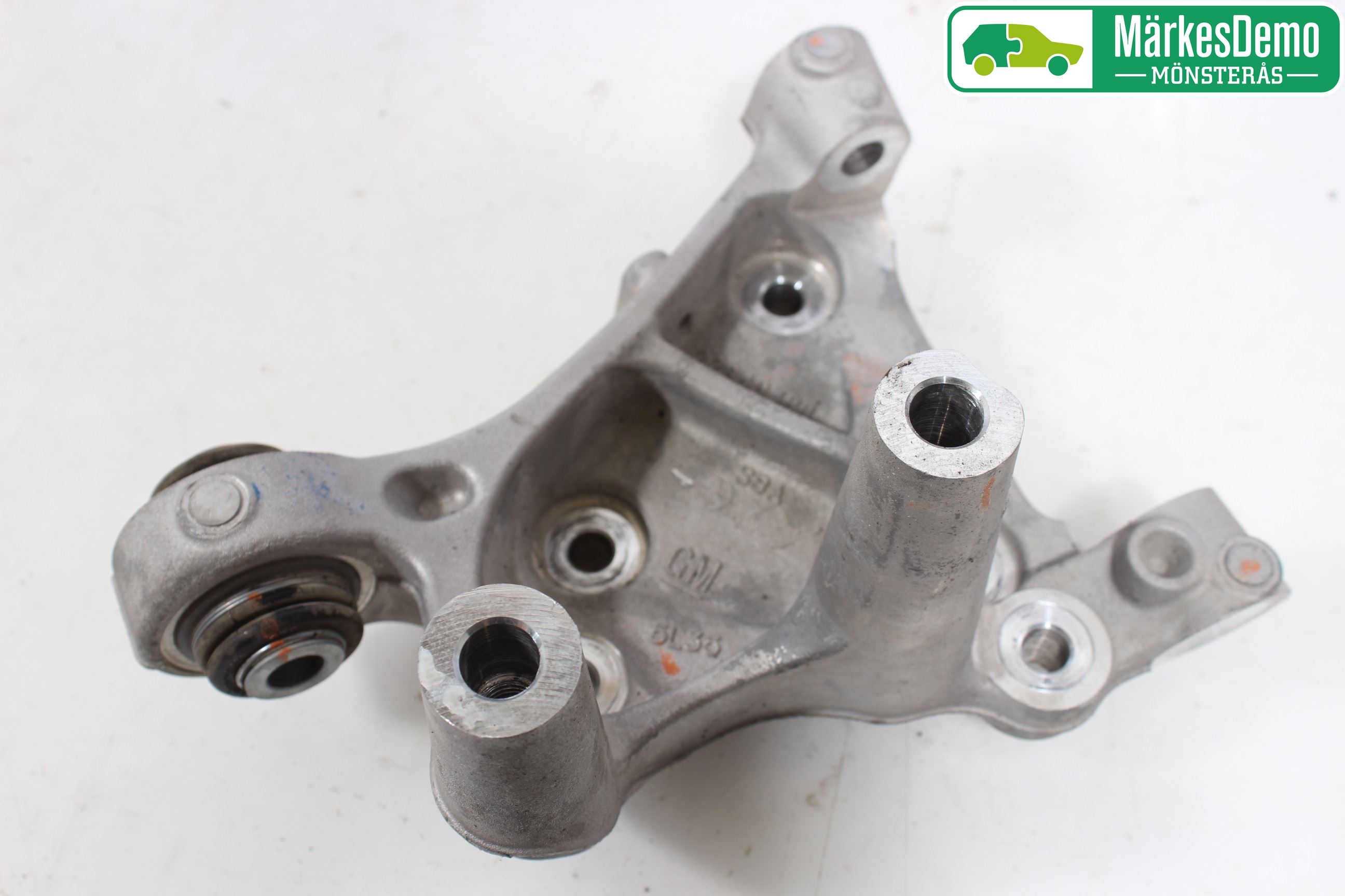 Opel INSIGNIA 17- Hjullagerhus-Spindel Vä B