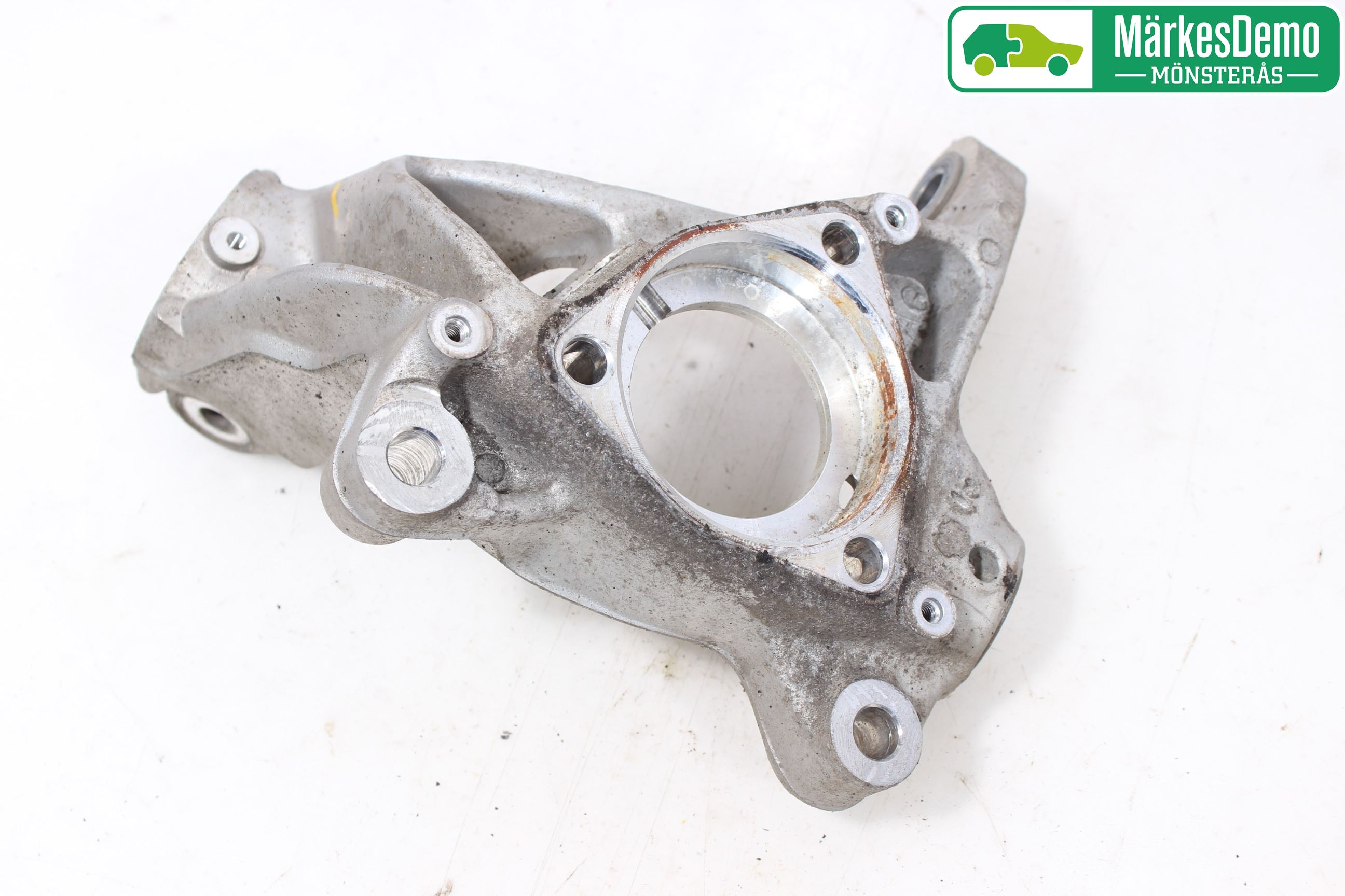 Volkswagen VW TIGUAN 16-24 Styrspindel Lagerhus Vä