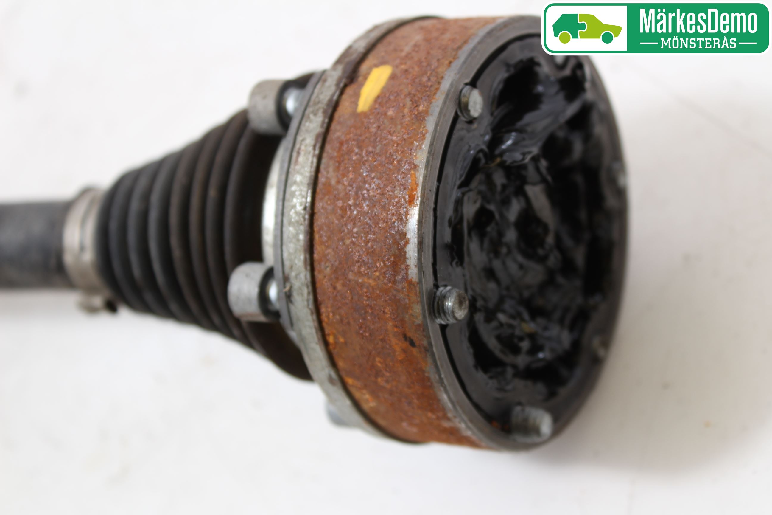 Volkswagen VW POLO 10-17 Drivaxel Fram Vänster