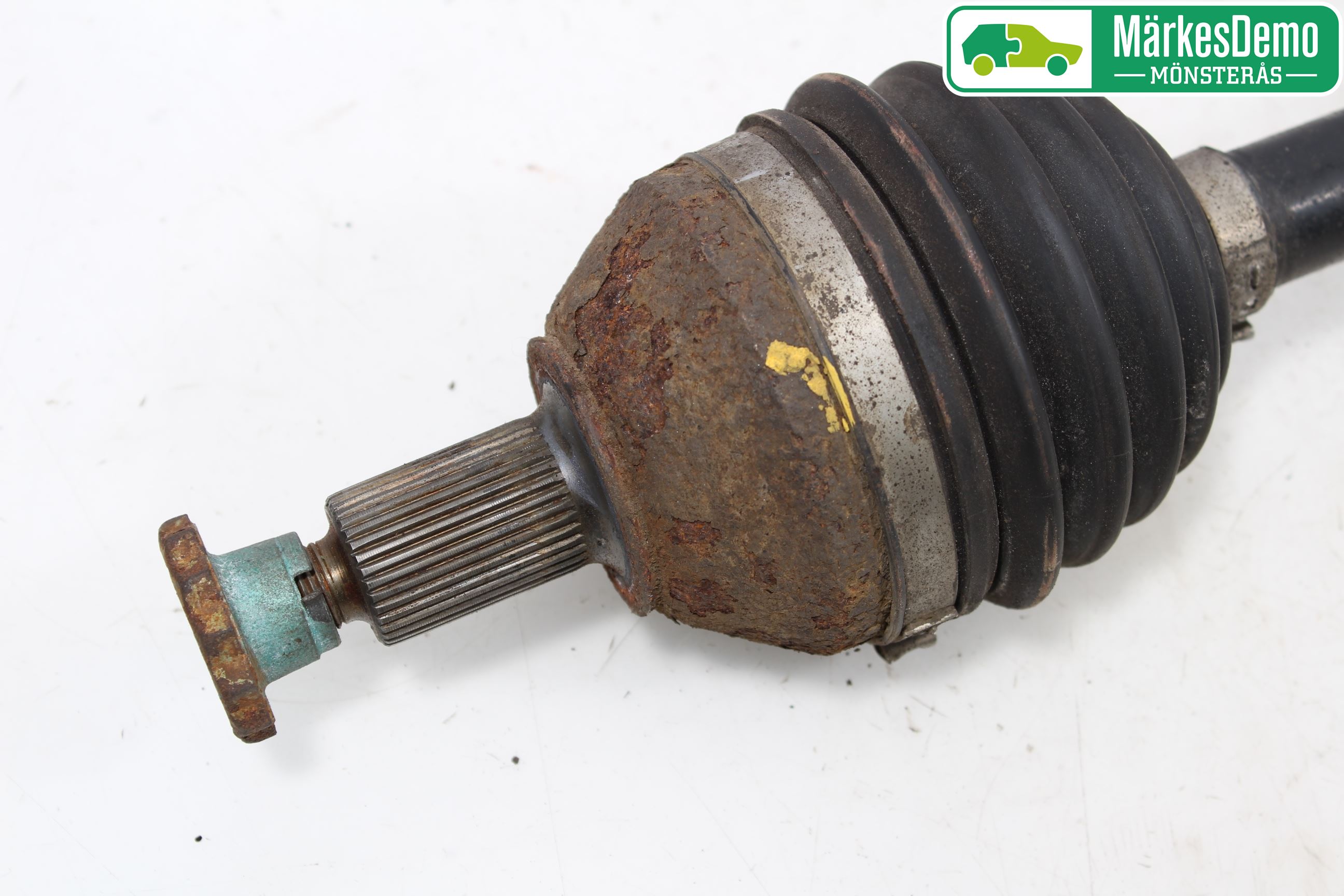 Volkswagen VW POLO 10-17 Drivaxel Fram Vänster
