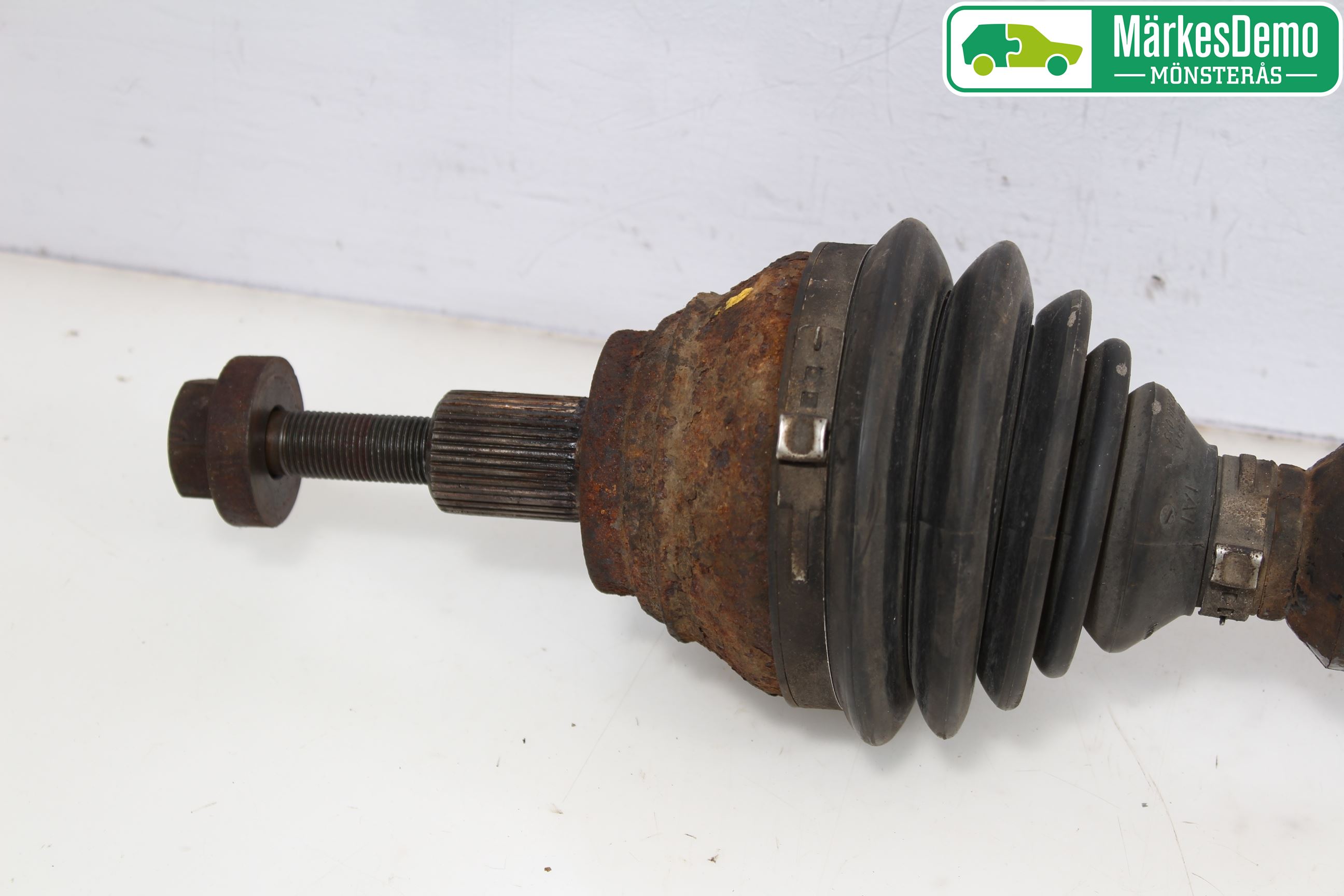 Volkswagen VW PASSAT 05-11 Drivaxel Fram Höger